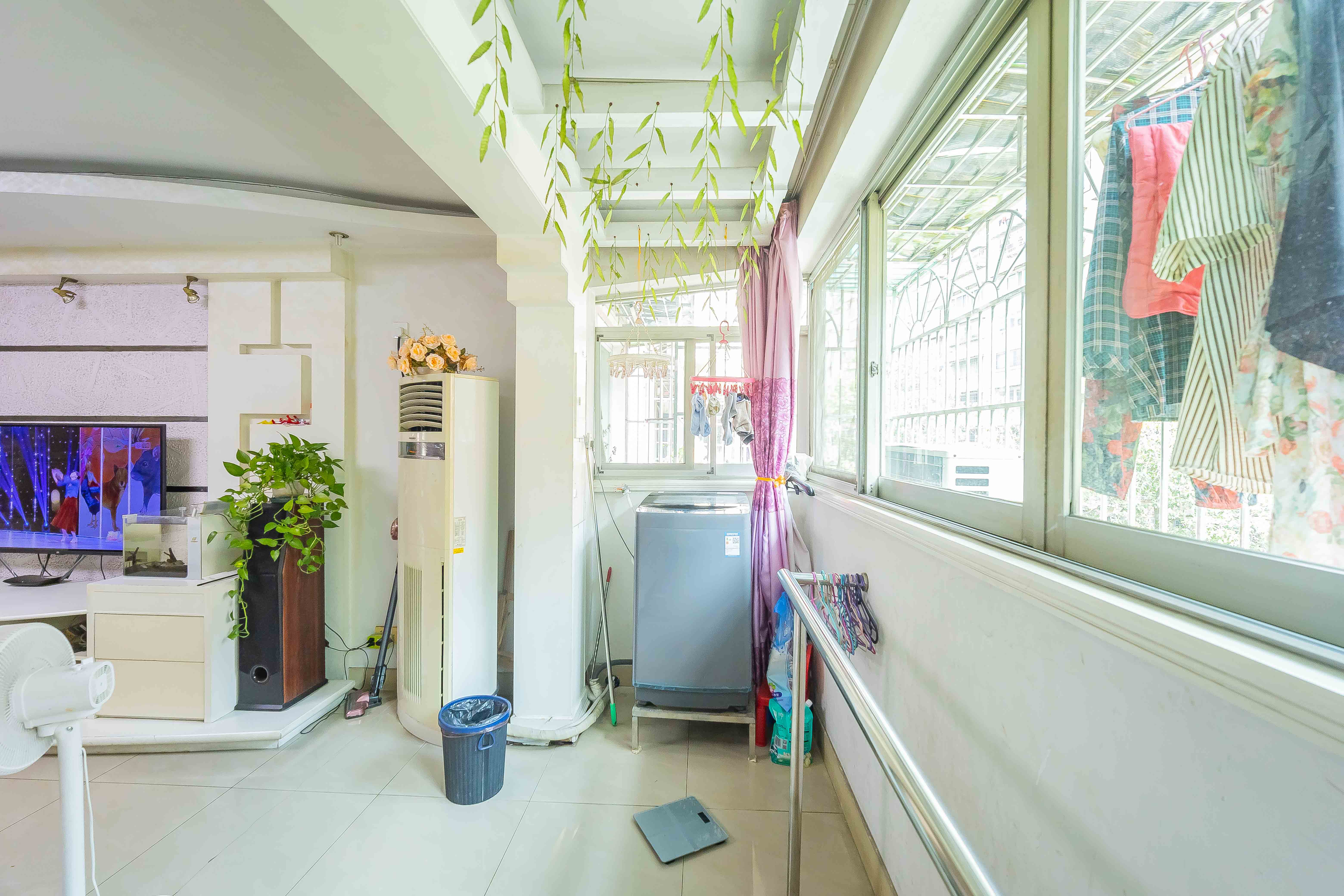 南建公寓  3室2厅2卫   84.80万阳台