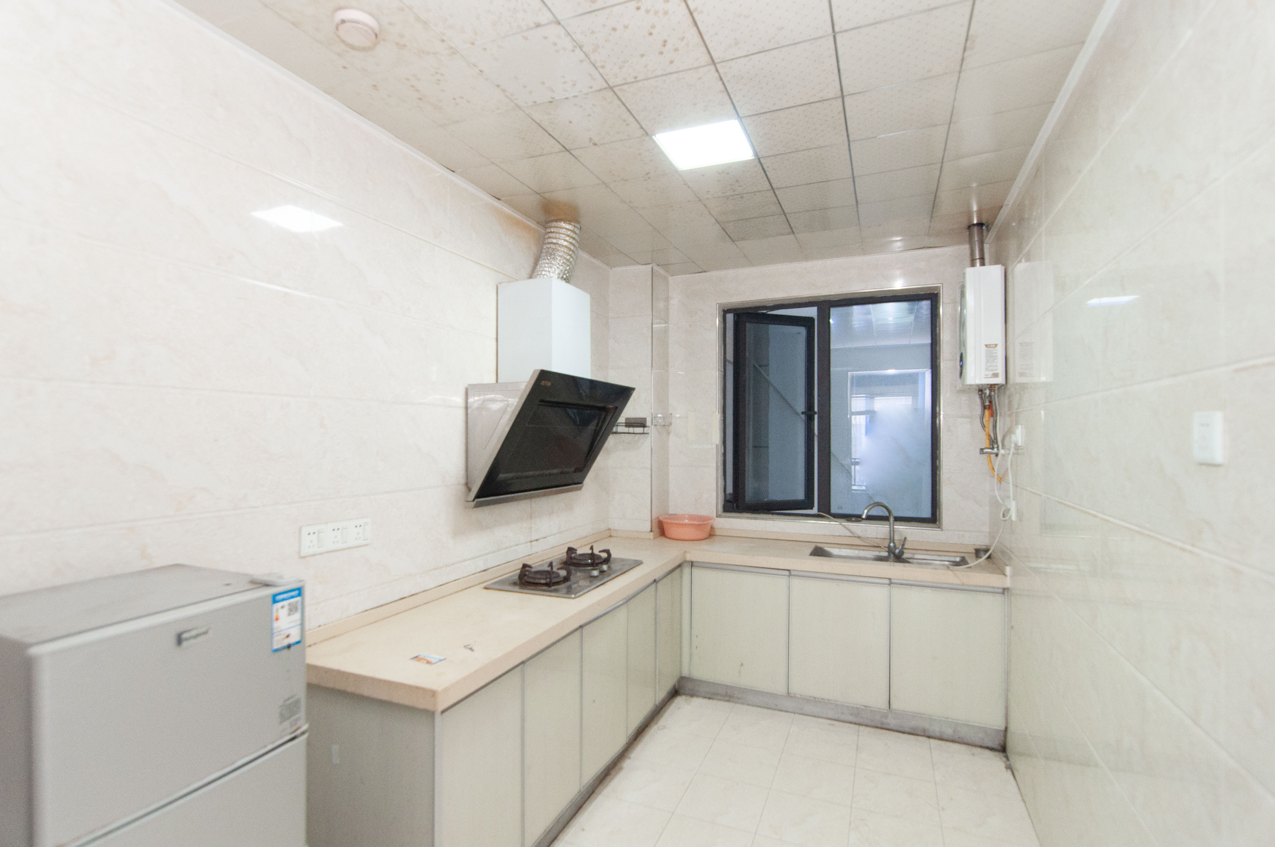 达美D6区  4室2厅2卫    108.0万 达美D6区  4室2厅2卫    108.0万厨房