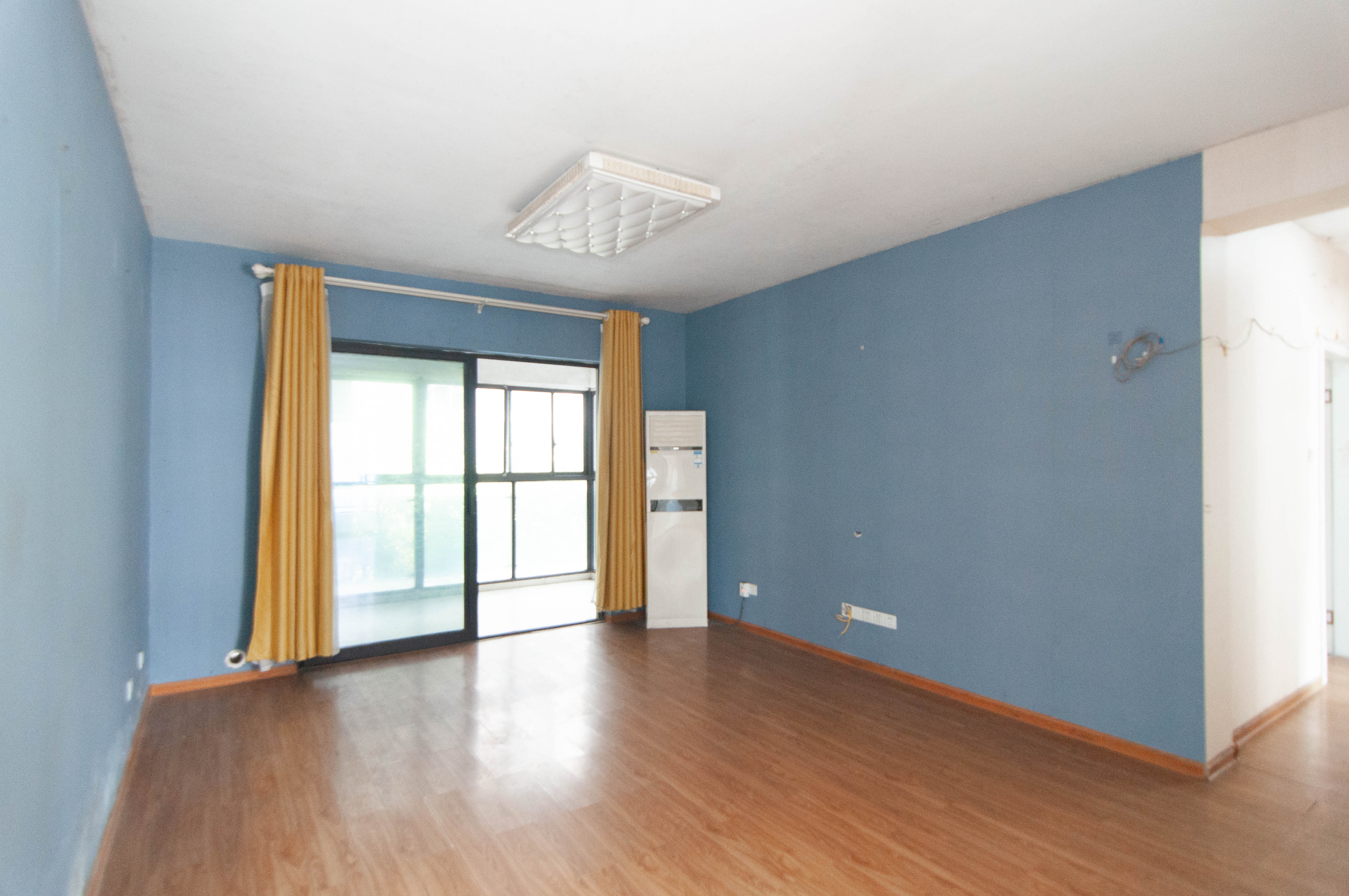 达美D6区  4室2厅2卫    108.0万客厅