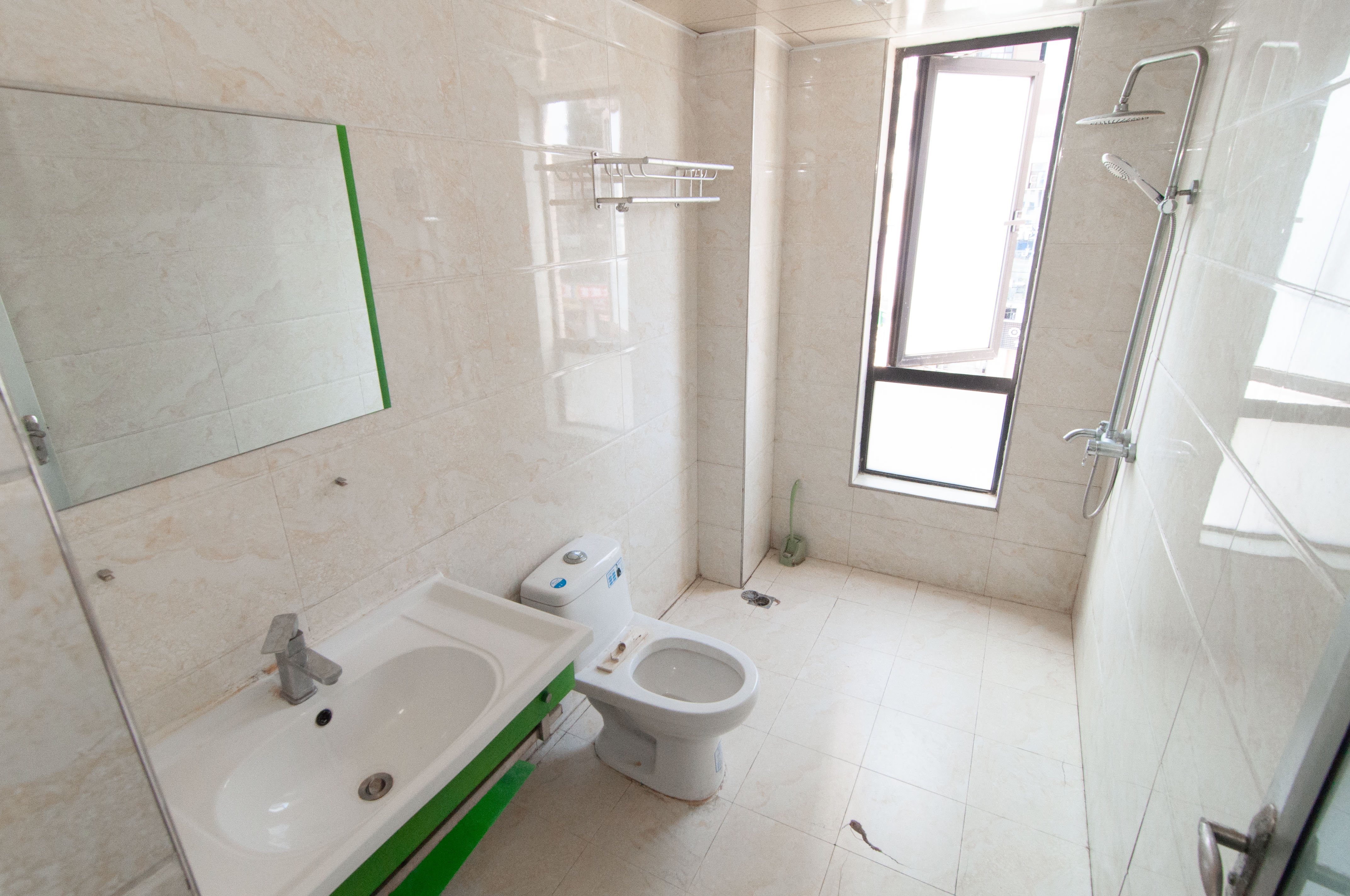 达美D6区  4室2厅2卫    108.0万卫生间