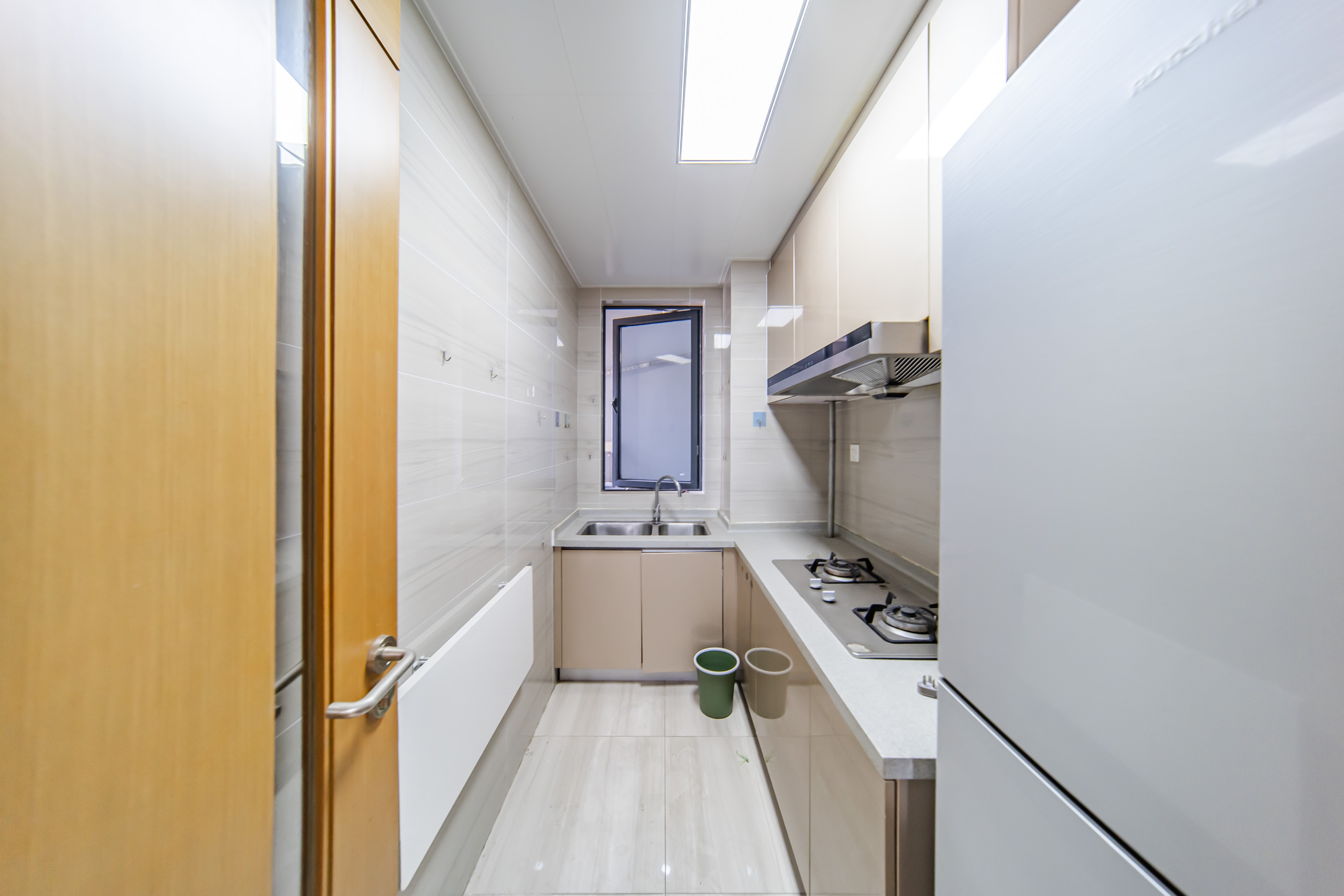 阳光100一期、四五期 2室2厅1卫 92.0万 阳光100一期、四五期 2室2厅1卫 92.0万厨房