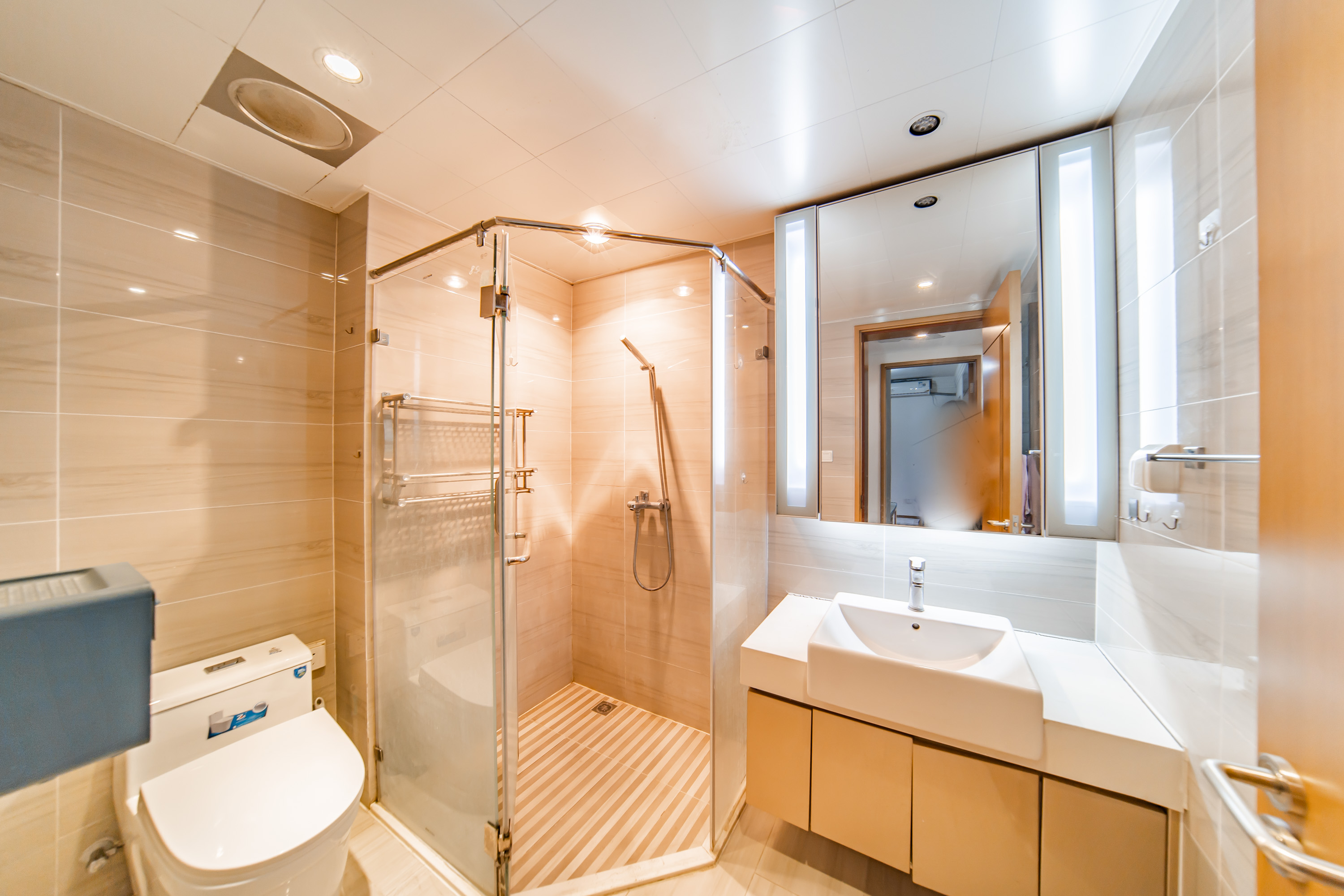 阳光100一期、四五期 2室2厅1卫 92.0万 阳光100一期、四五期 2室2厅1卫 92.0万卫生间