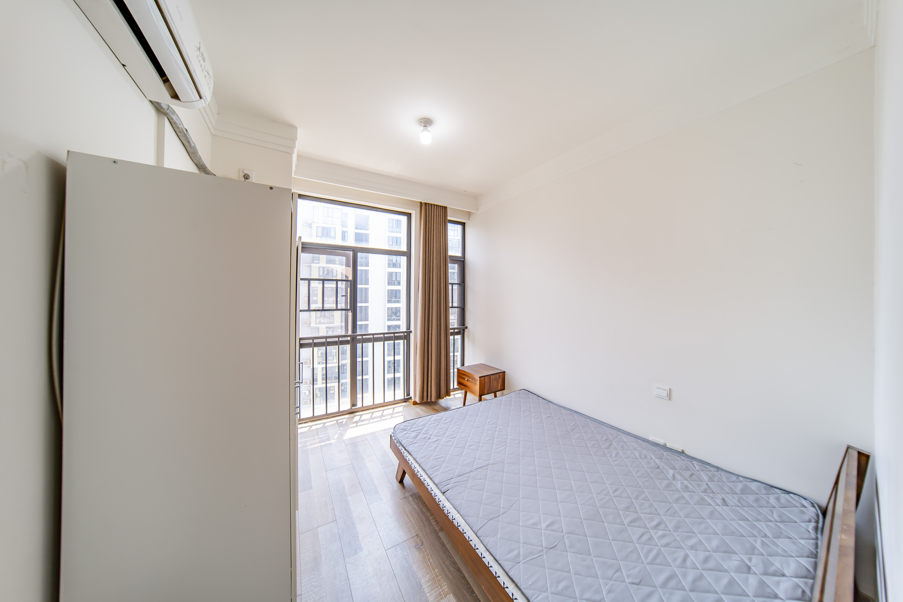 阳光100一期、四五期 2室2厅1卫 92.0万 阳光100一期、四五期 2室2厅1卫 92.0万卧室