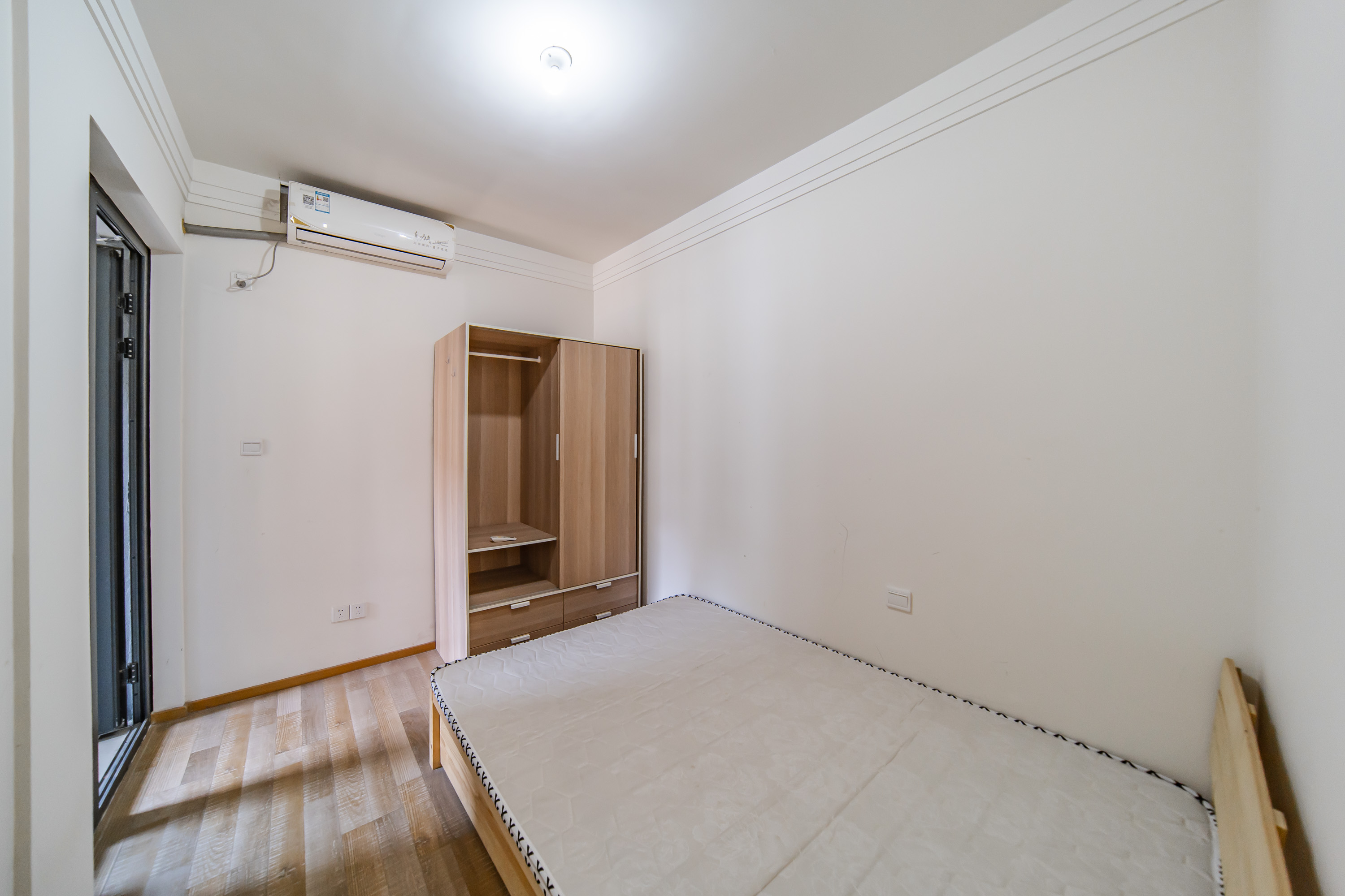 阳光100一期、四五期 2室2厅1卫 92.0万 阳光100一期、四五期 2室2厅1卫 92.0万卧室