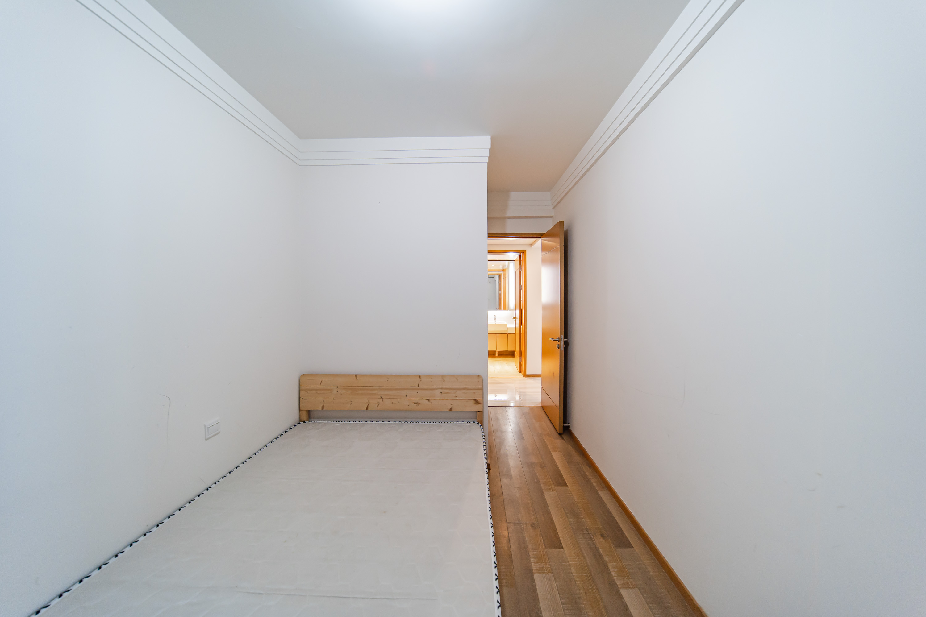 阳光100一期、四五期 2室2厅1卫 92.0万 阳光100一期、四五期 2室2厅1卫 92.0万卧室