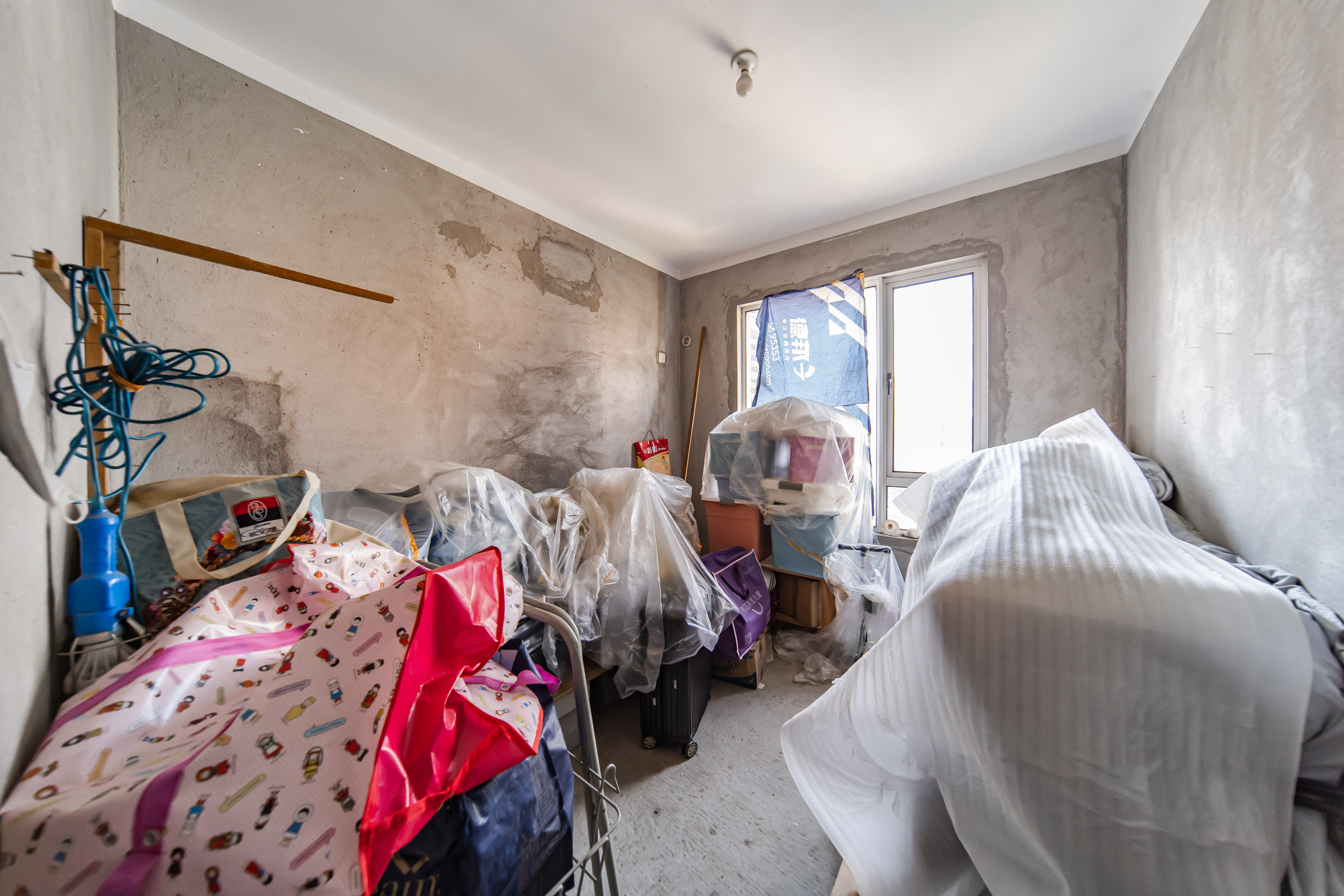 中天栖溪里  4室2厅2卫    350.0万卧室