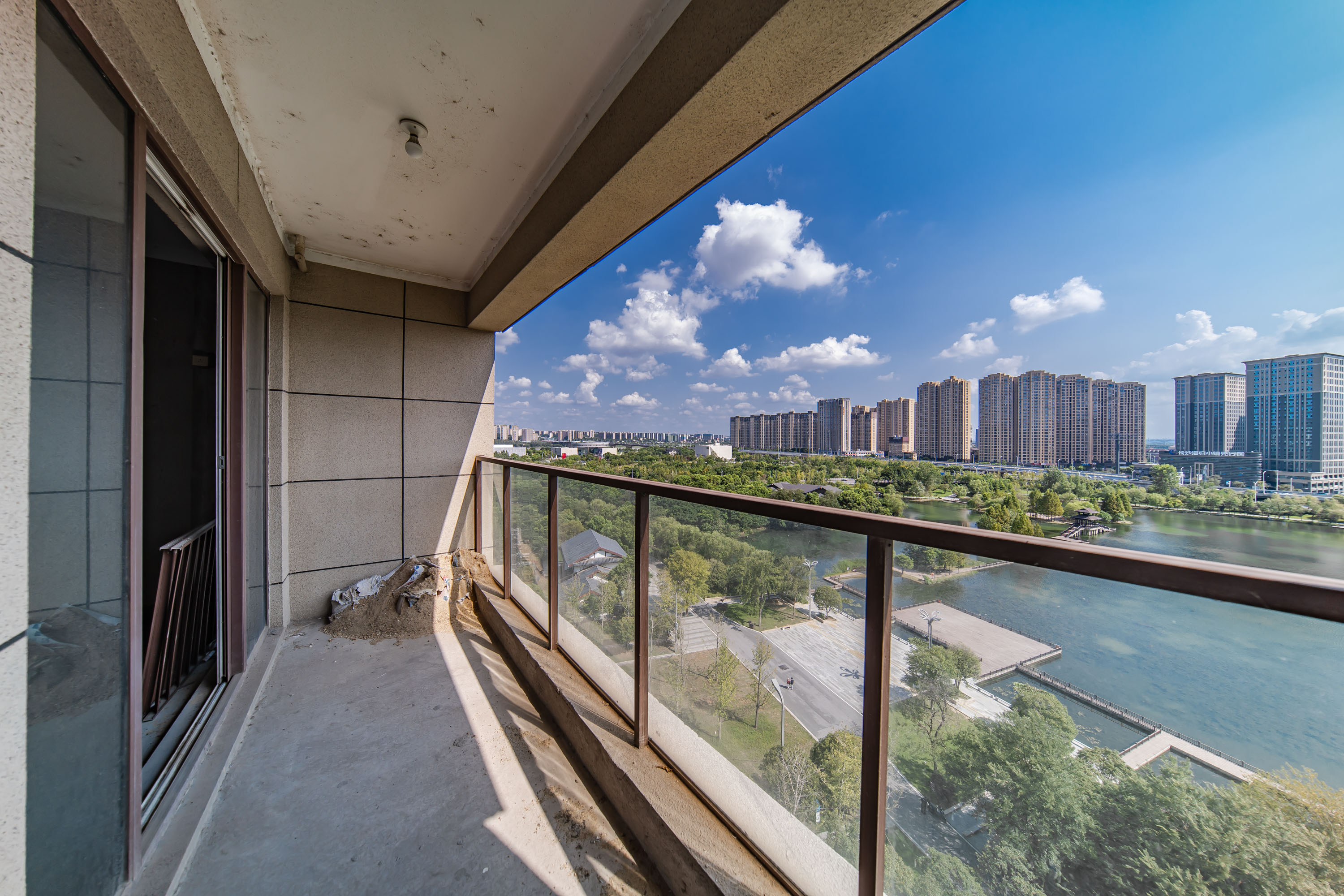 中天栖溪里  4室2厅2卫    350.0万 中天栖溪里  4室2厅2卫    350.0万阳台