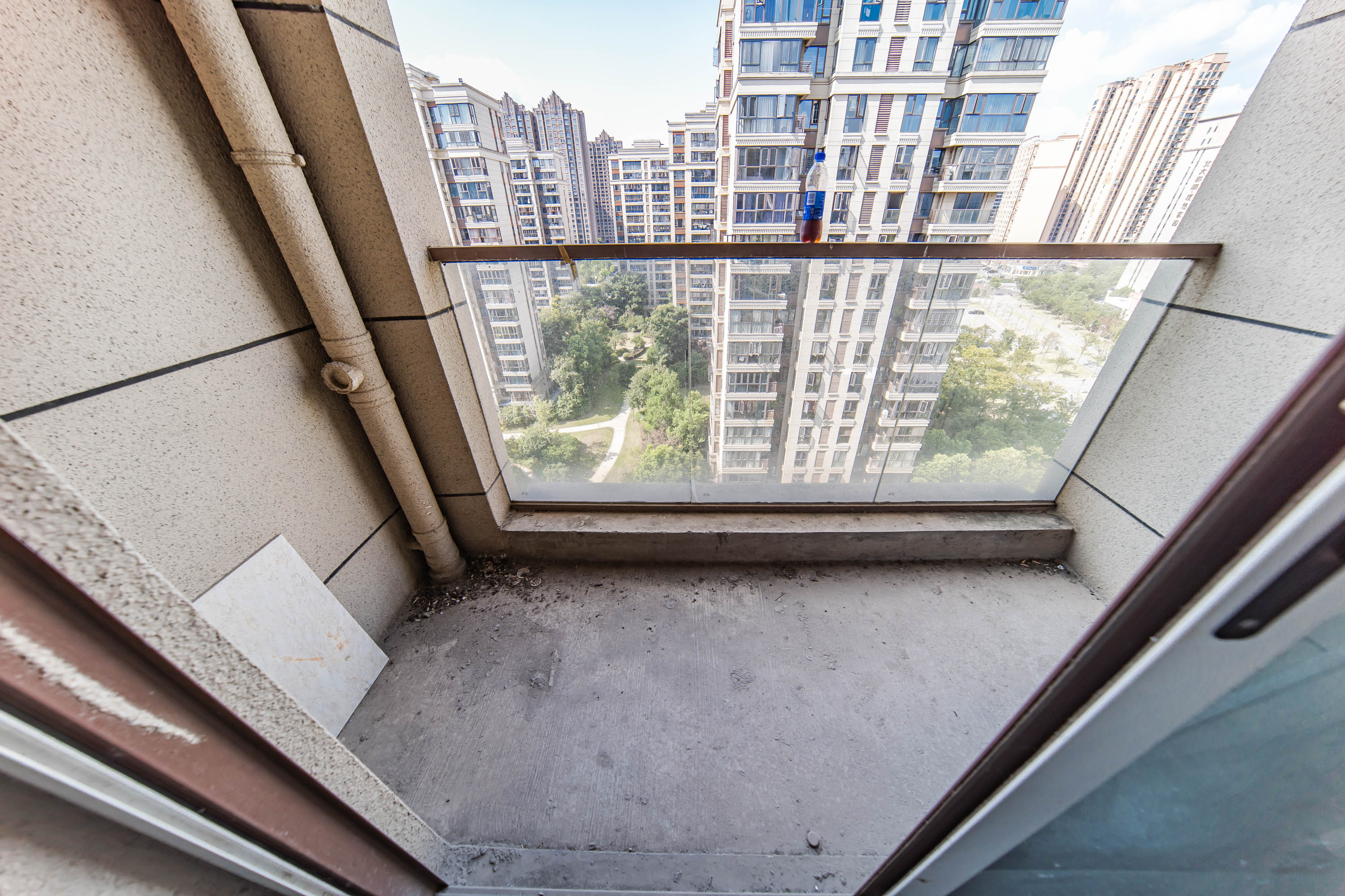 中天栖溪里  4室2厅2卫    350.0万 中天栖溪里  4室2厅2卫    350.0万阳台