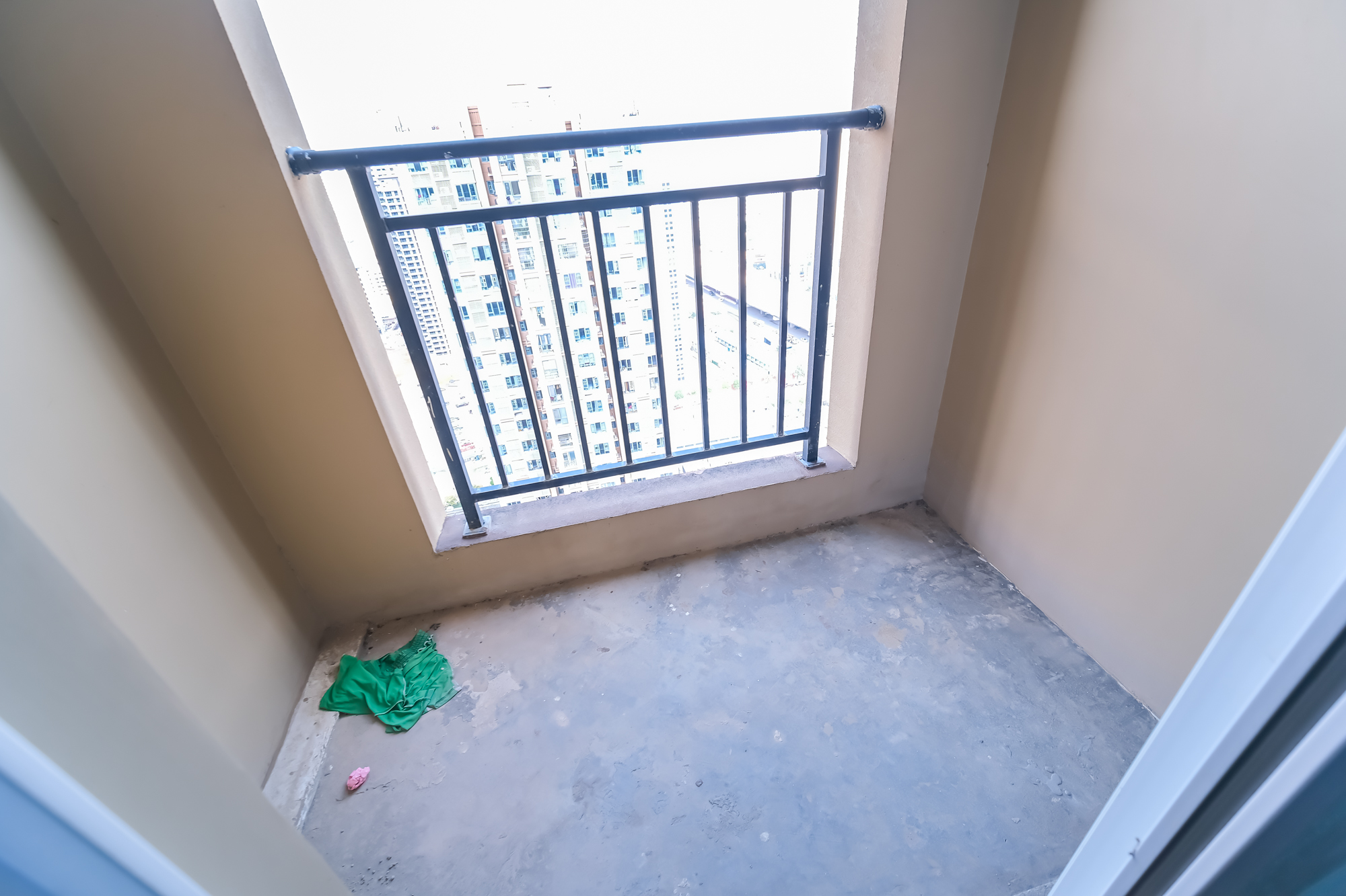 荣盛花语城 3室2厅1卫 67.6万 荣盛花语城 3室2厅1卫 67.6万阳台