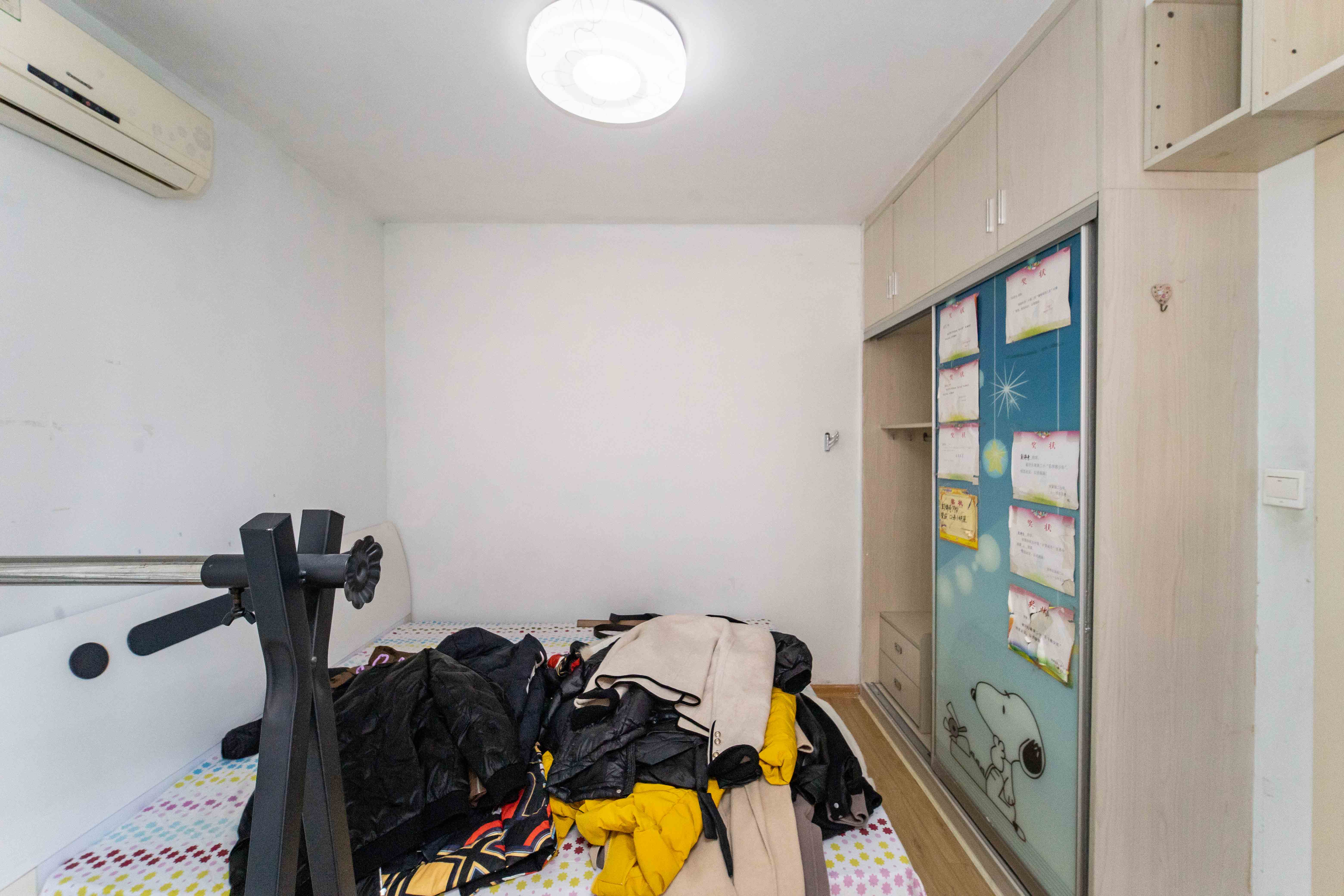 东玺门  2室2厅1卫   90.00万卧室