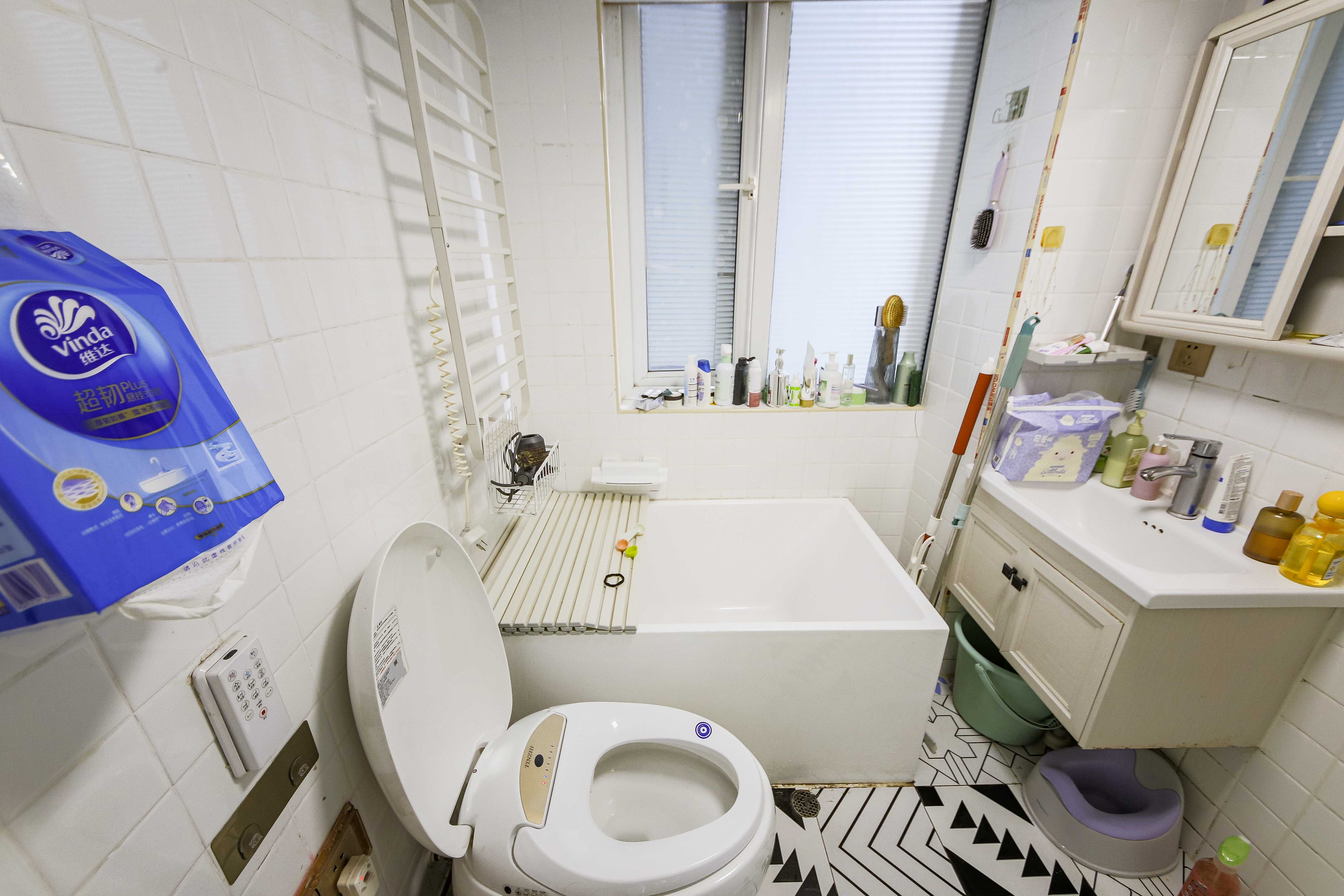 长城华都  2室1厅1卫   56.00万卫生间
