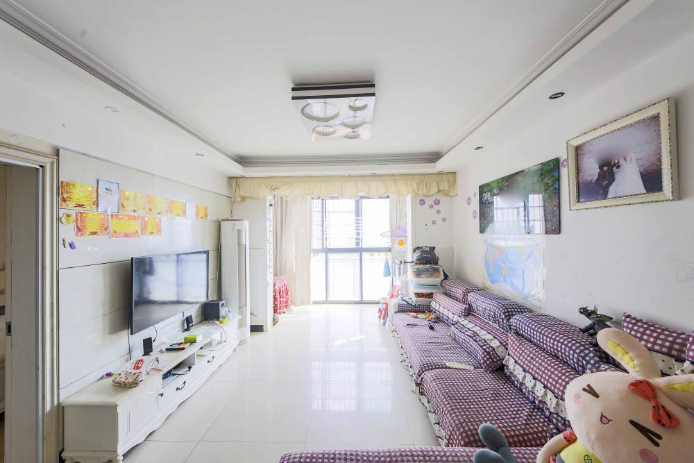 钱隆学府一、二期  3室2厅1卫   75.80万