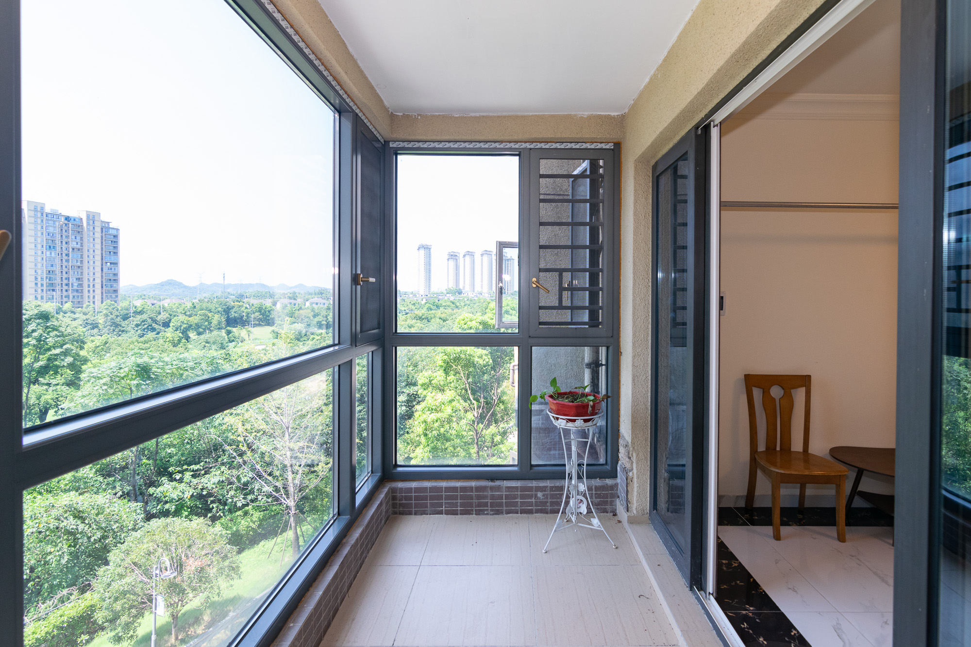 碧桂园高尔夫花园  4室2厅2卫    82.0万 碧桂园高尔夫花园  4室2厅2卫    82.0万阳台