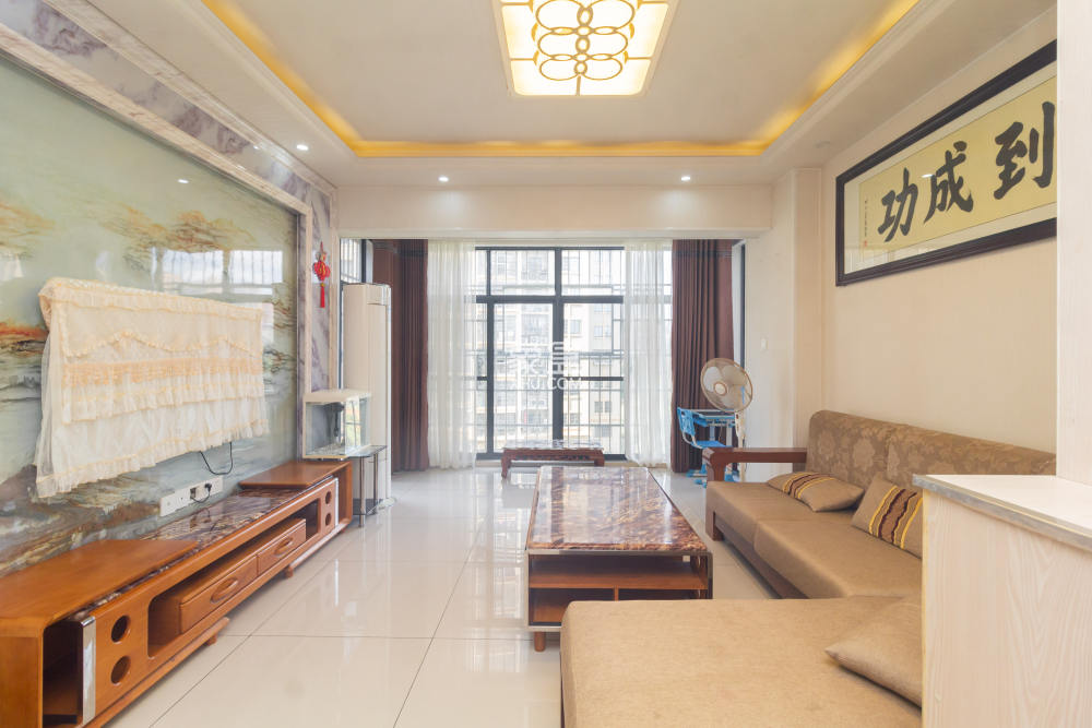 佳美紫郡  3室2厅2卫    81.0万