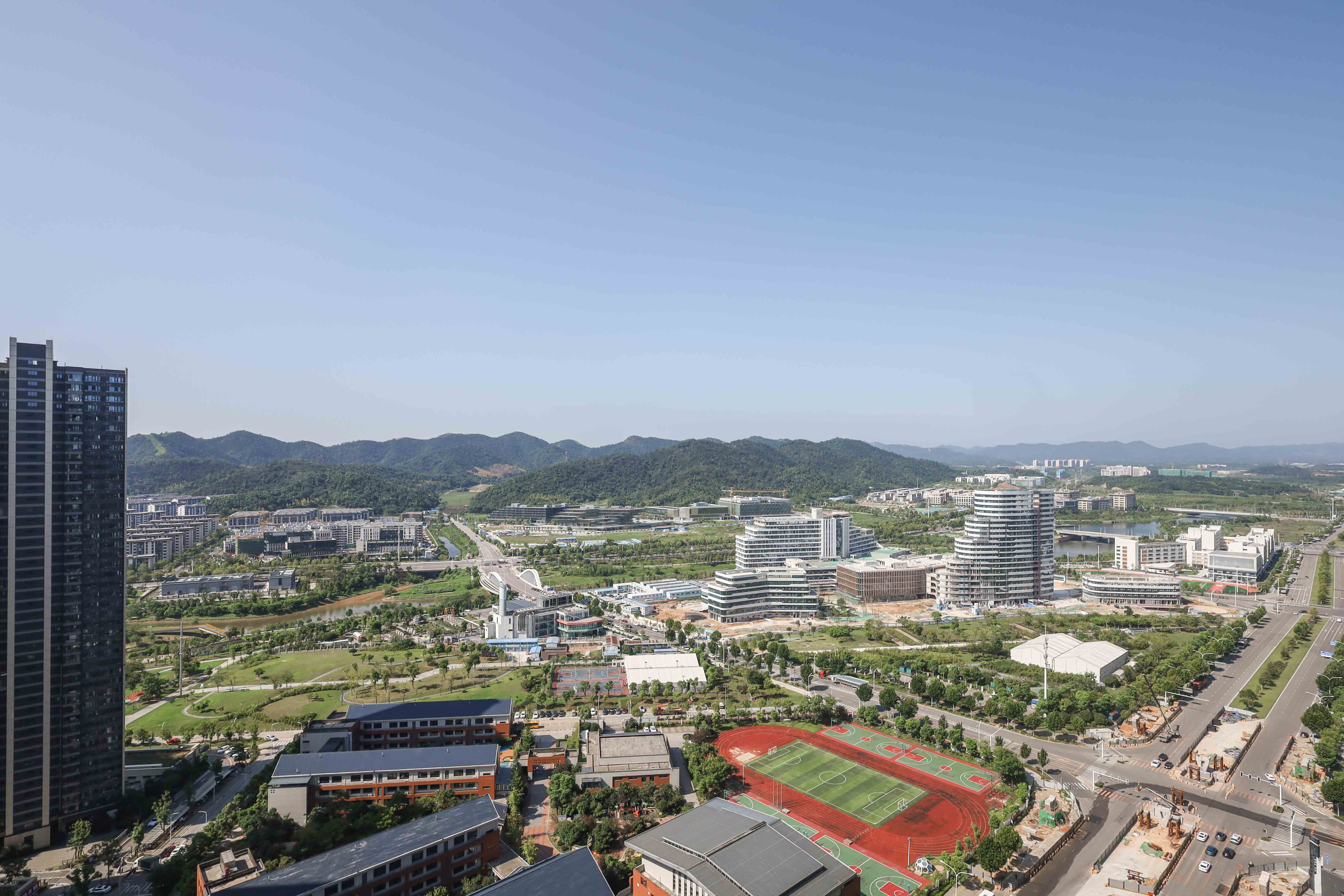 绿地麓云国际  1室2厅2卫   388.00万阳台
