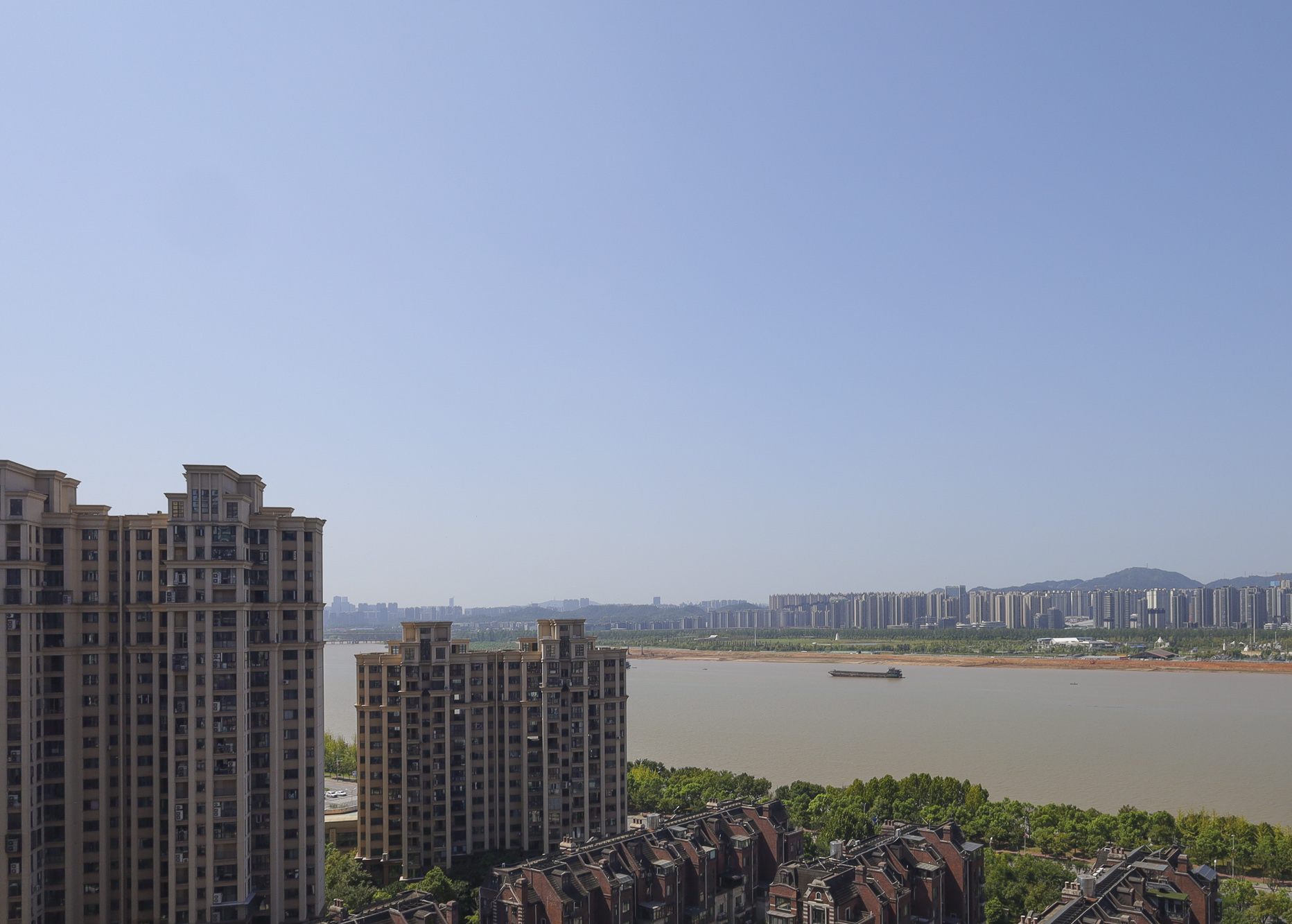 绿地海外滩一期  4室2厅2卫   85.00万其他