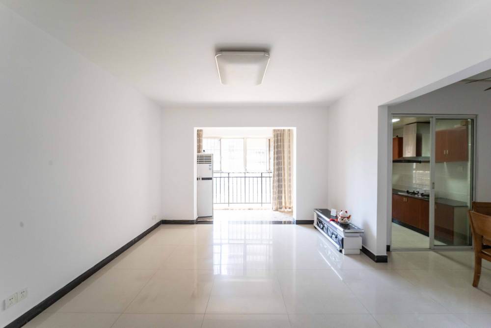 上河国际C区  3室2厅2卫    98.0万