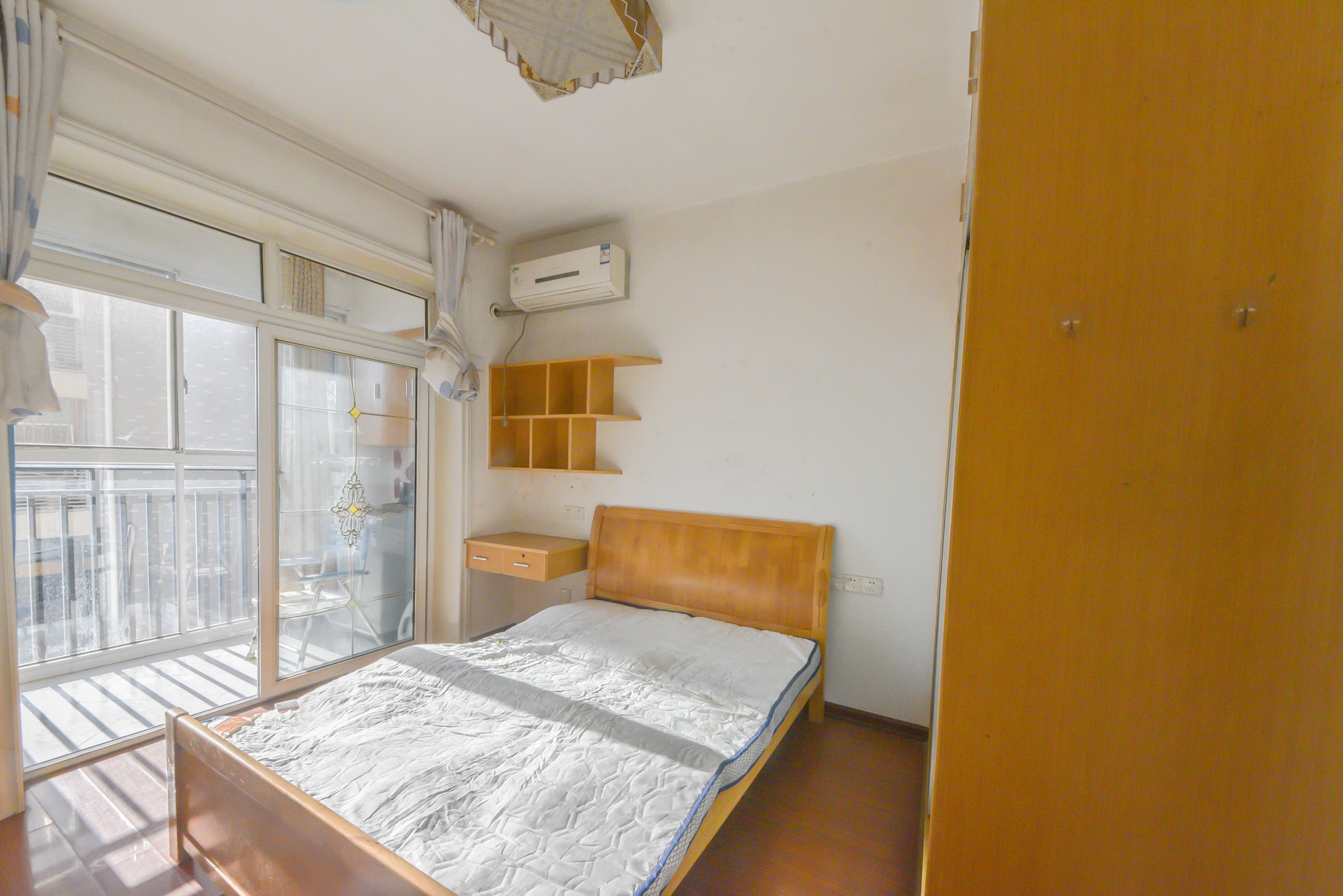 嘉盛华庭(一期、二期、三期) 2室2厅2卫 70.0万 嘉盛华庭(一期、二期、三期) 2室2厅2卫 70.0万卧室