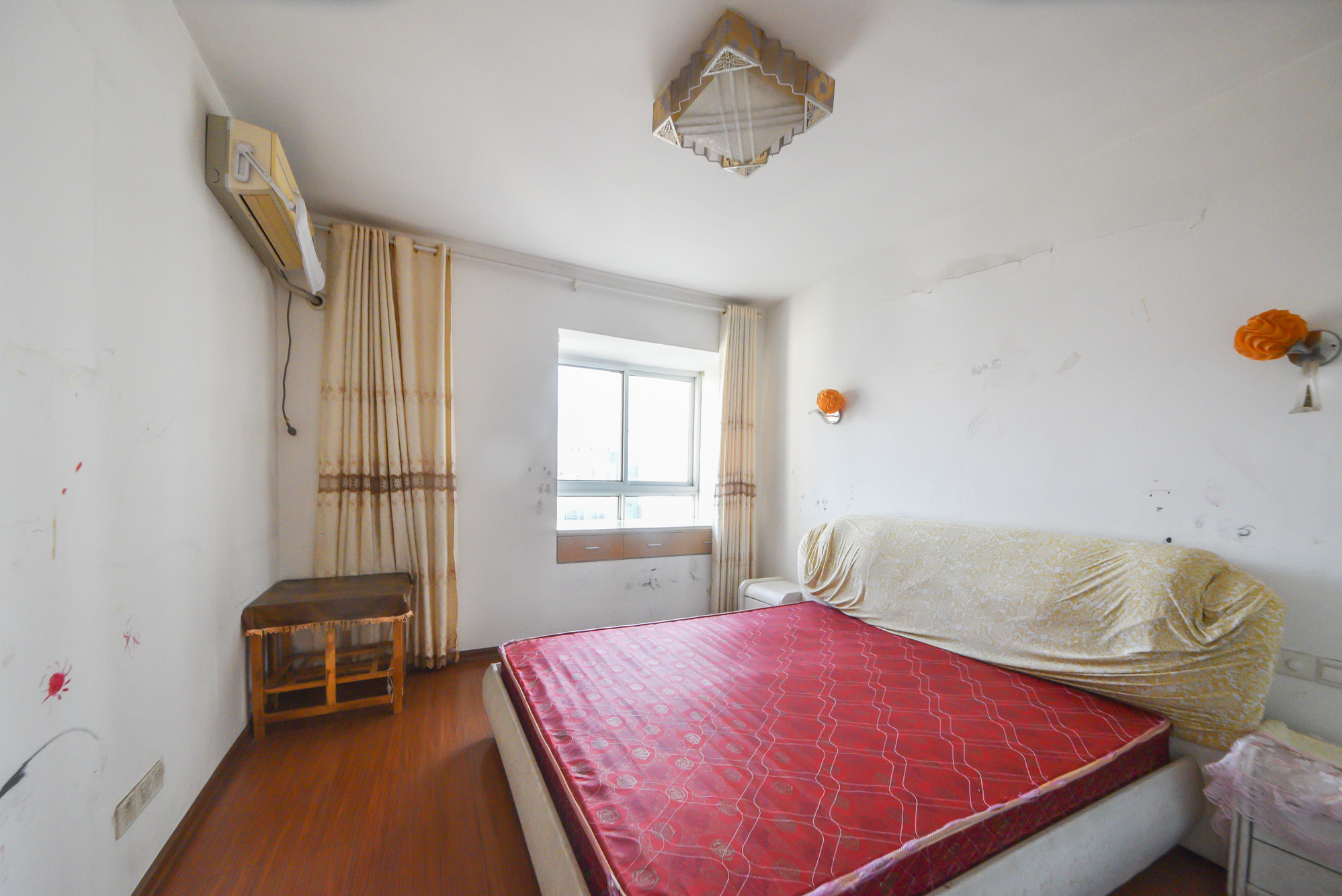 嘉盛华庭(一期、二期、三期) 2室2厅2卫 70.0万 嘉盛华庭(一期、二期、三期) 2室2厅2卫 70.0万卧室