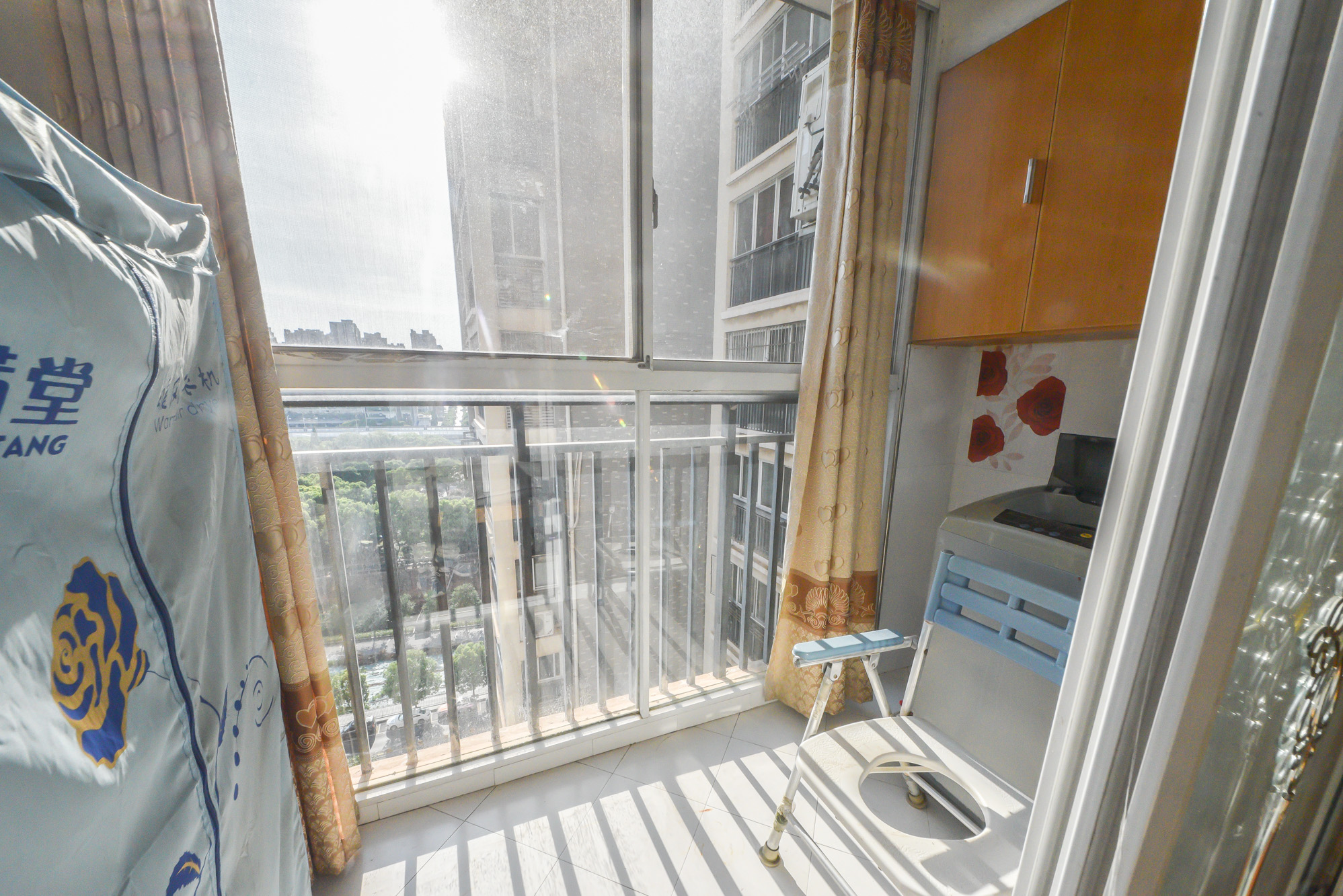 嘉盛华庭(一期、二期、三期) 2室2厅2卫 70.0万 嘉盛华庭(一期、二期、三期) 2室2厅2卫 70.0万阳台