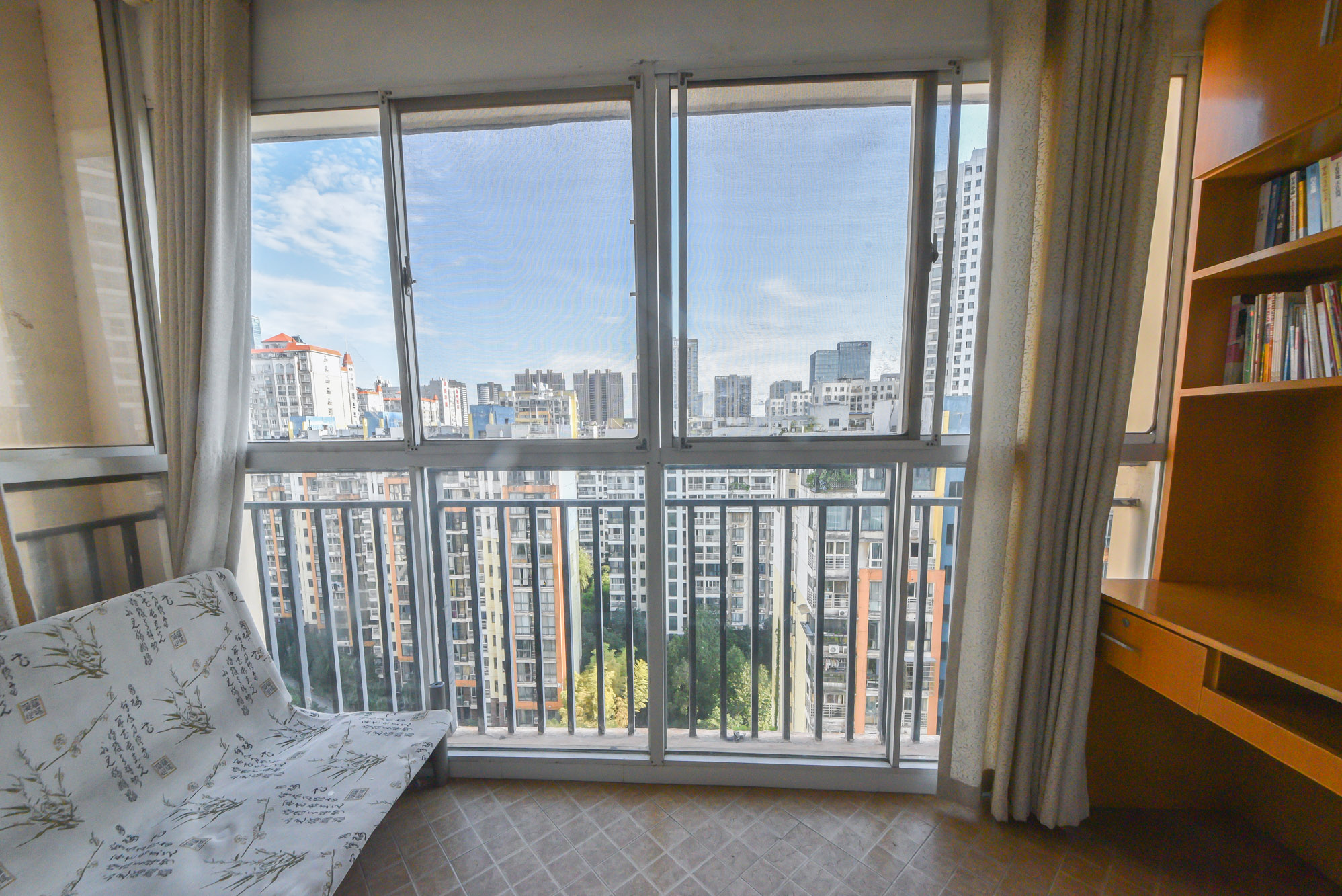 嘉盛华庭(一期、二期、三期) 2室2厅2卫 70.0万 嘉盛华庭(一期、二期、三期) 2室2厅2卫 70.0万阳台