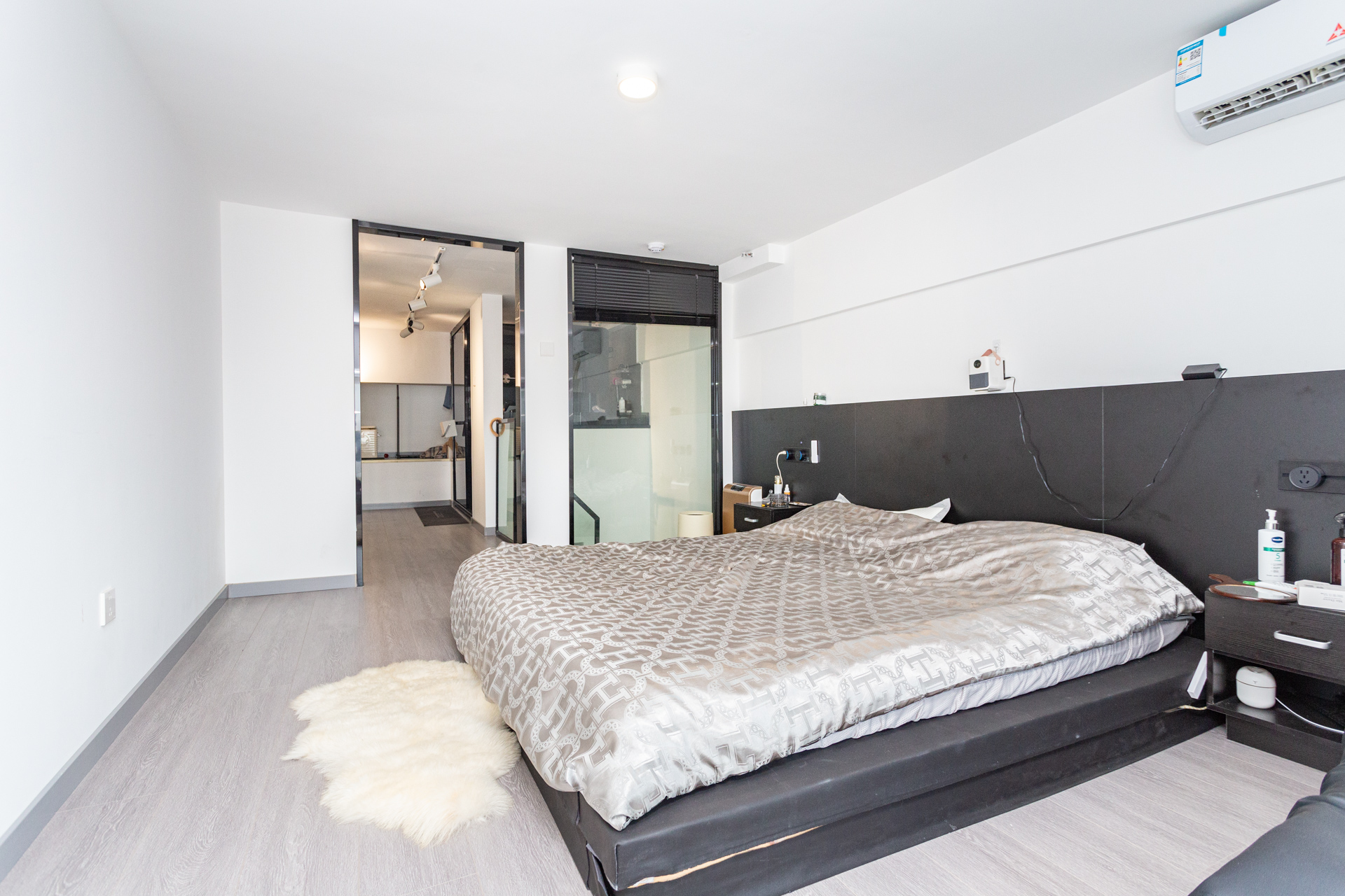 信诚湘江揽月(至善美景大厦) 1室1厅1卫 29.80万 信诚湘江揽月(至善美景大厦) 1室1厅1卫 29.80万卧室