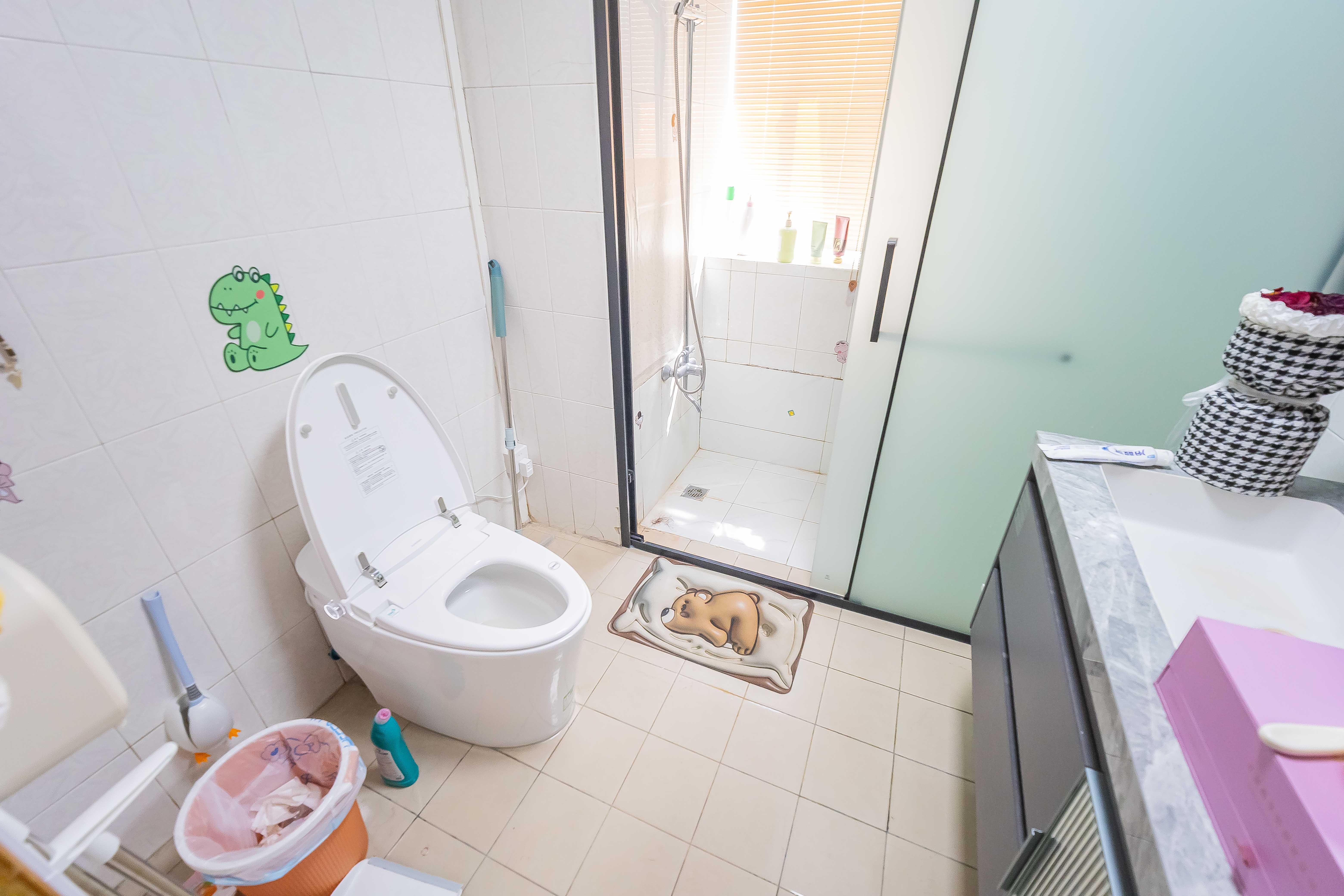 湘农桥社区  4室2厅2卫    320.0万 湘农桥社区  4室2厅2卫    320.0万卫生间