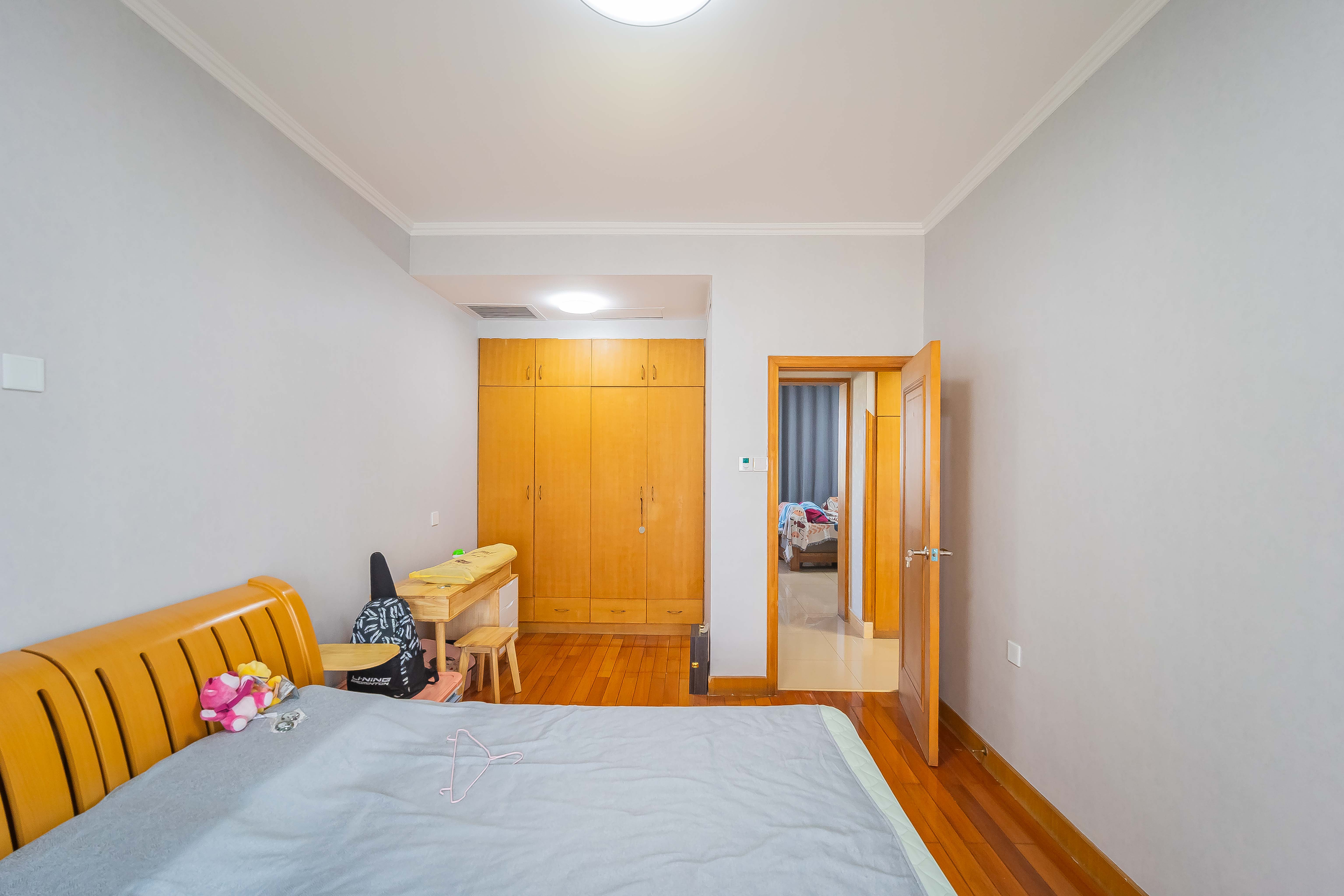 湘农桥社区  4室2厅2卫    320.0万 湘农桥社区  4室2厅2卫    320.0万卧室