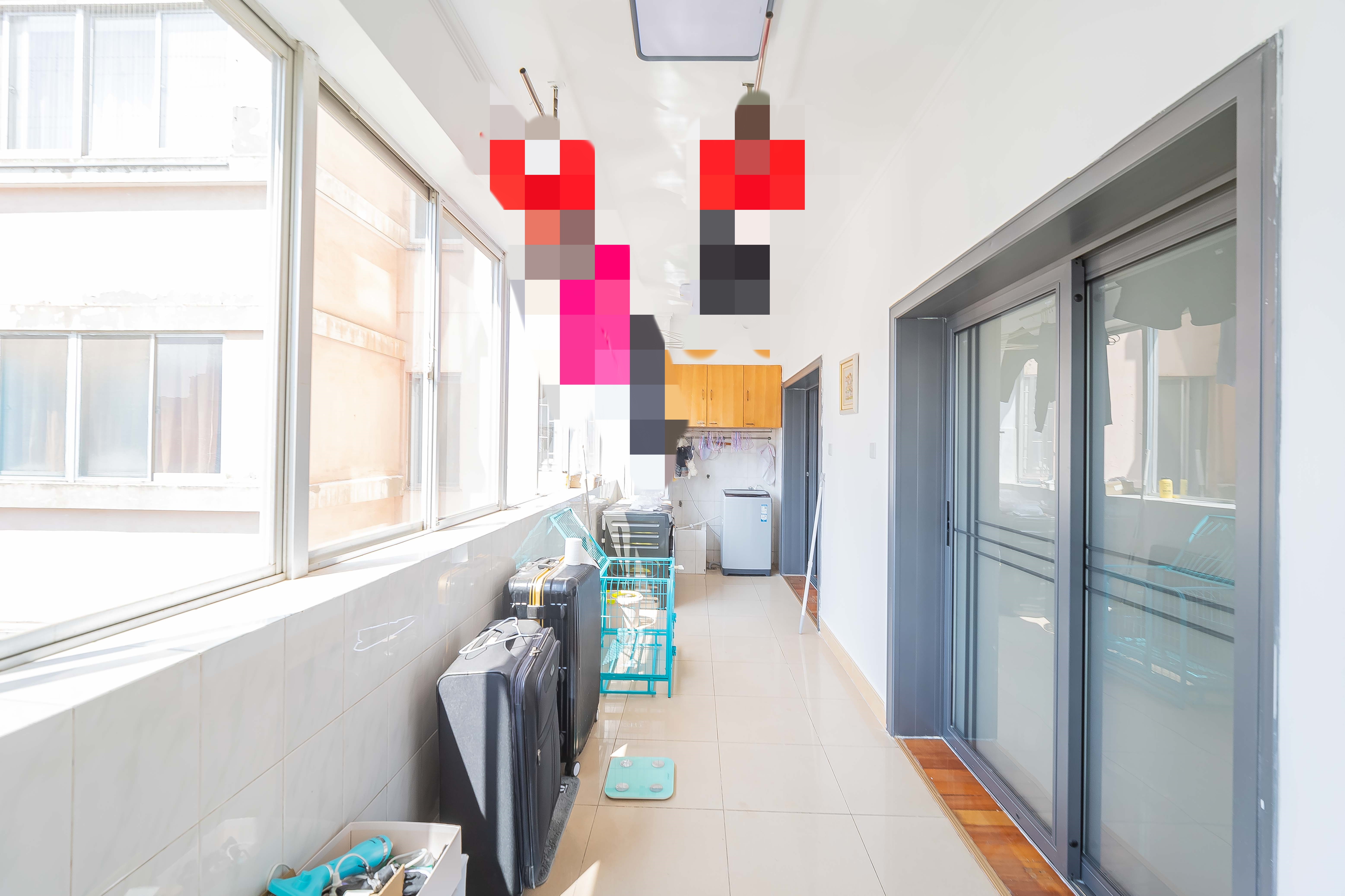 湘农桥社区  4室2厅2卫    320.0万 湘农桥社区  4室2厅2卫    320.0万阳台