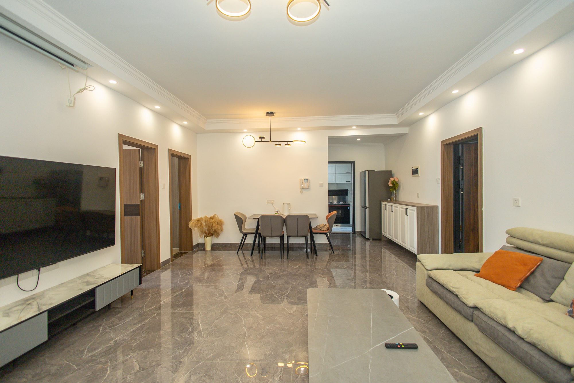 楚天世纪城东苑  2室2厅1卫    59.0万 楚天世纪城东苑  2室2厅1卫    59.0万客厅