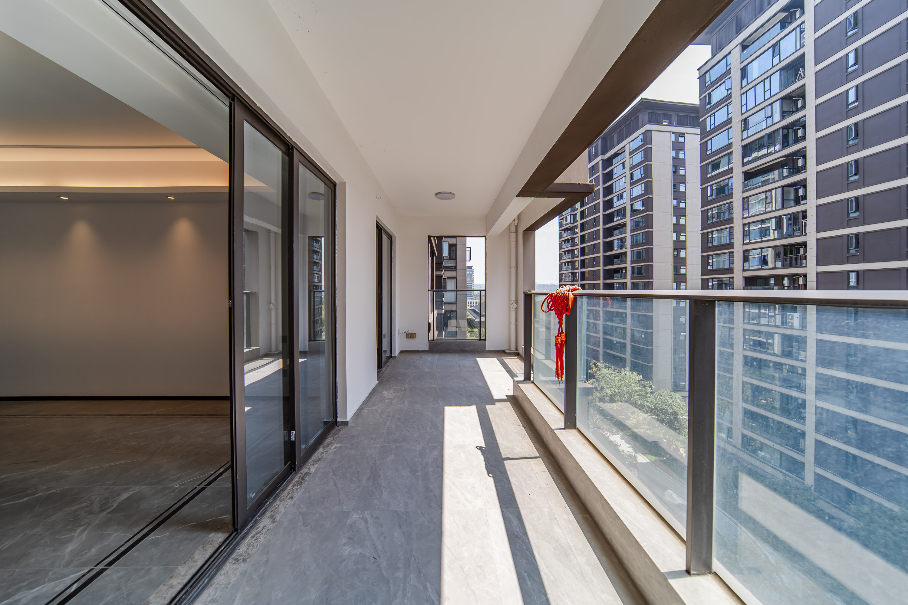 建发电建江山悦  4室2厅3卫   298.00万阳台