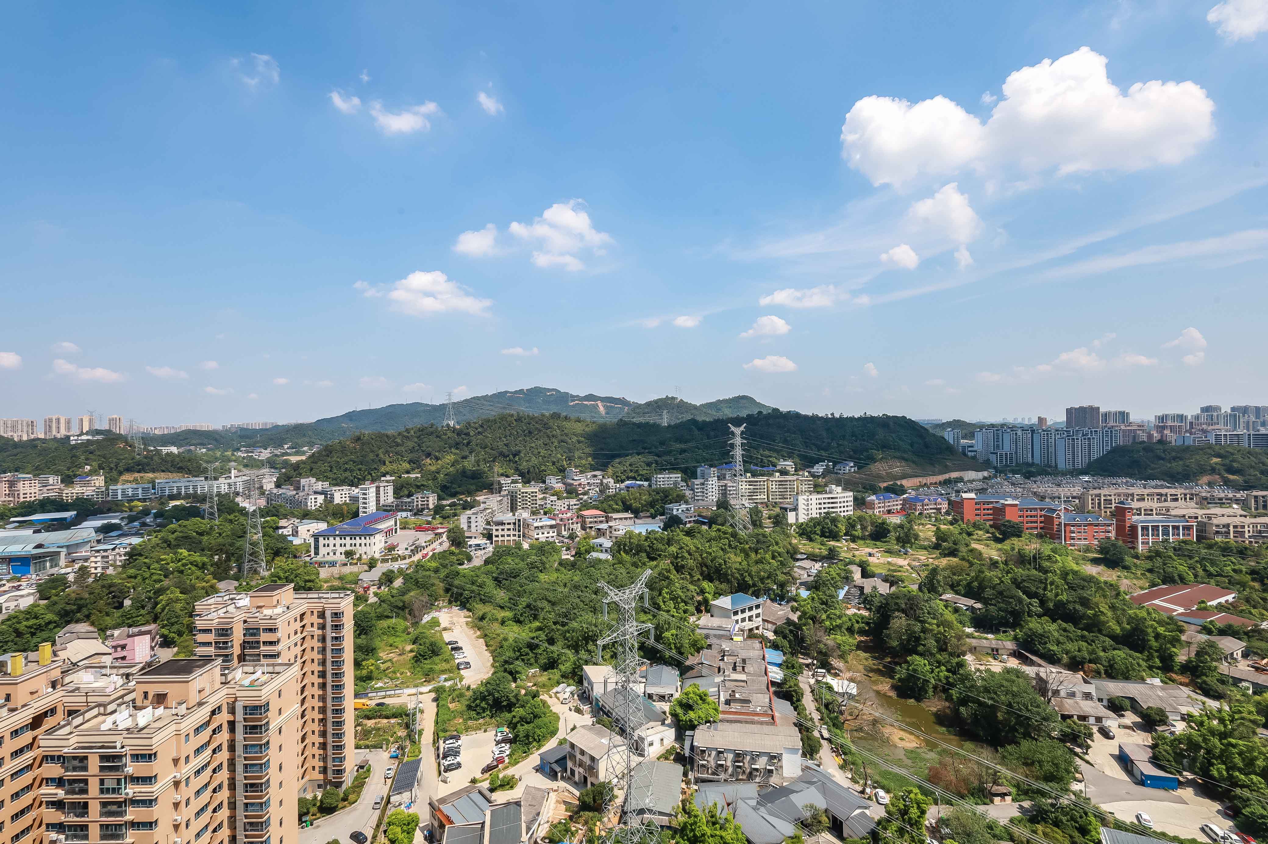 莱茵城  3室2厅2卫   100.00万阳台