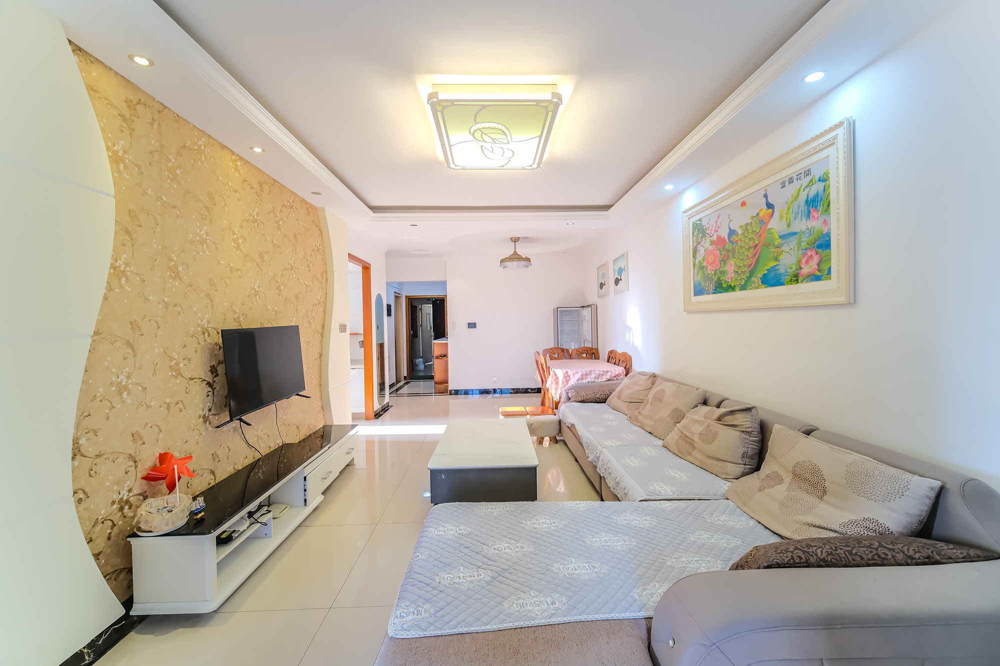 保利香槟国际  3室2厅1卫    71.8万 保利香槟国际  3室2厅1卫    71.8万客厅