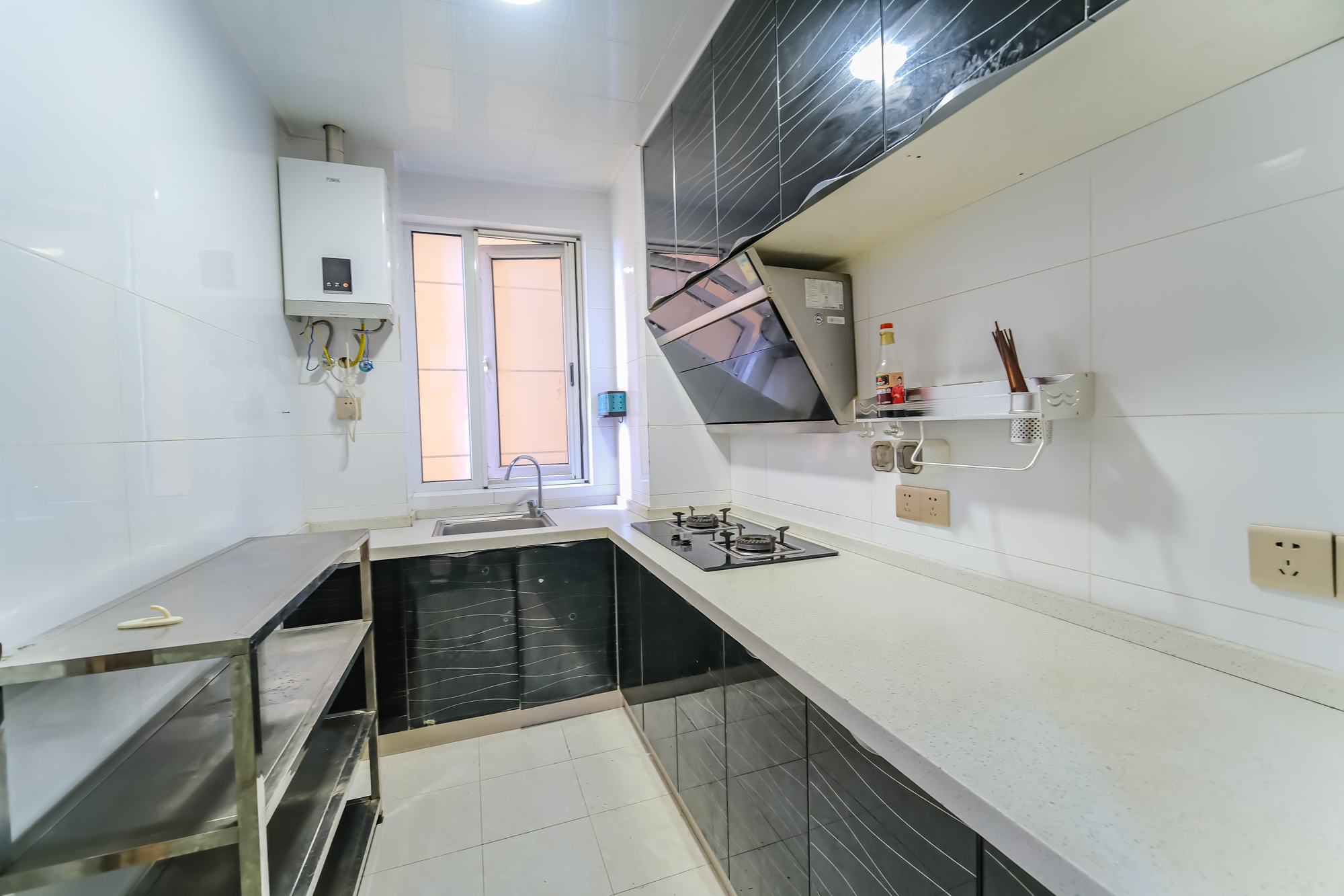 保利香槟国际  3室2厅1卫    71.8万 保利香槟国际  3室2厅1卫    71.8万厨房