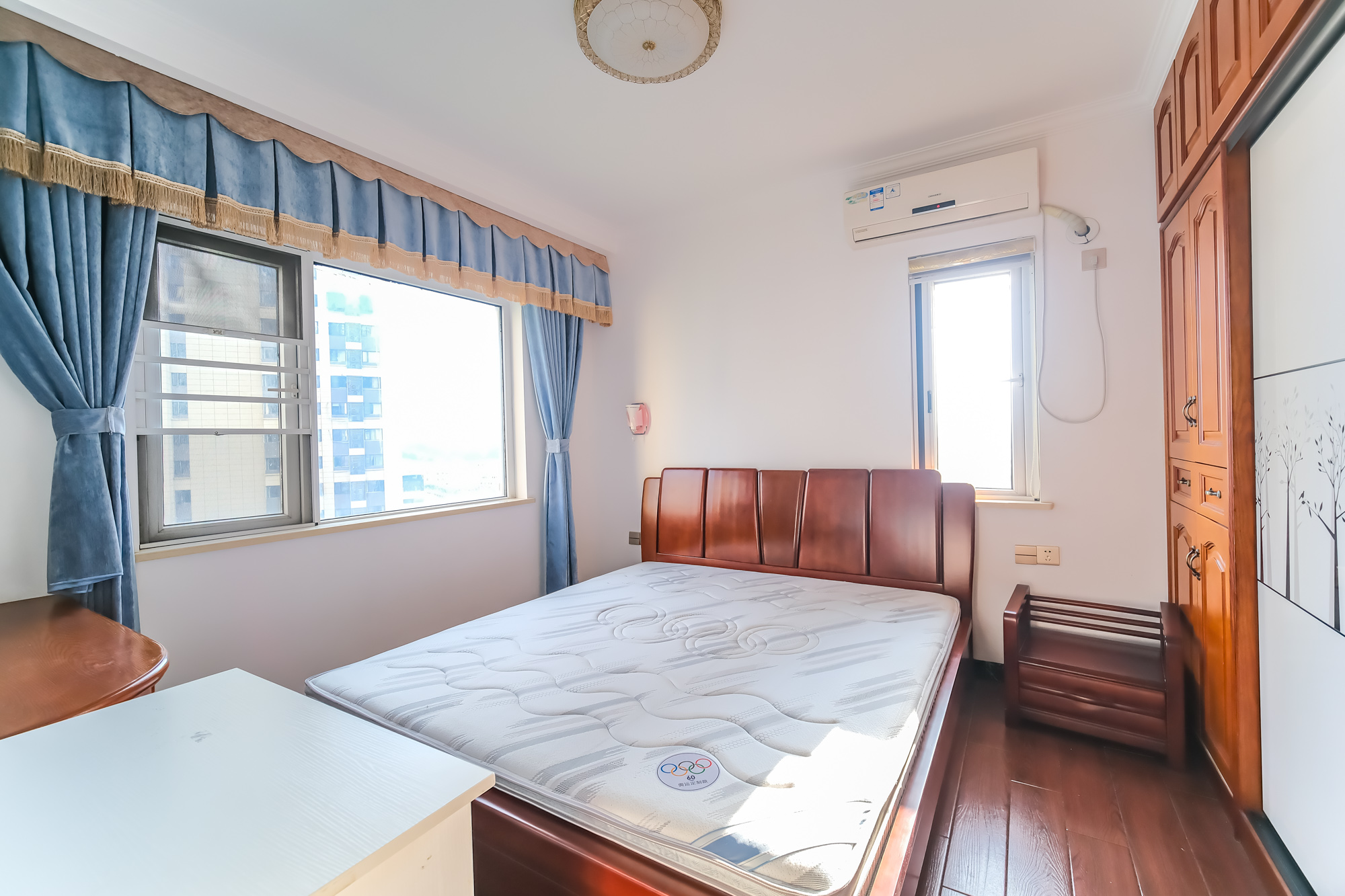 保利香槟国际  3室2厅1卫    71.8万 保利香槟国际  3室2厅1卫    71.8万卧室