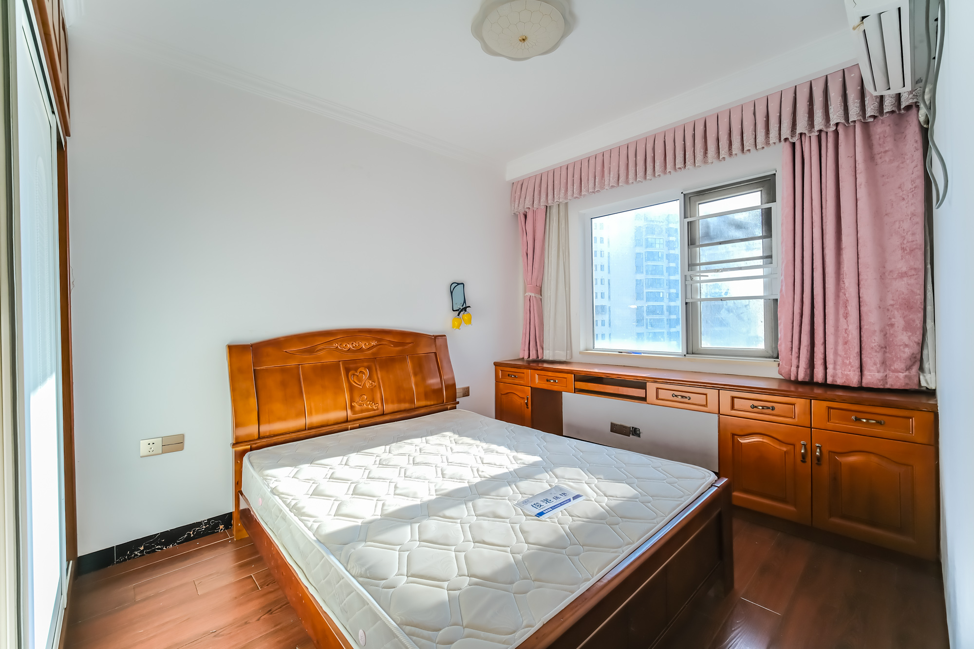 保利香槟国际  3室2厅1卫    71.8万 保利香槟国际  3室2厅1卫    71.8万卧室