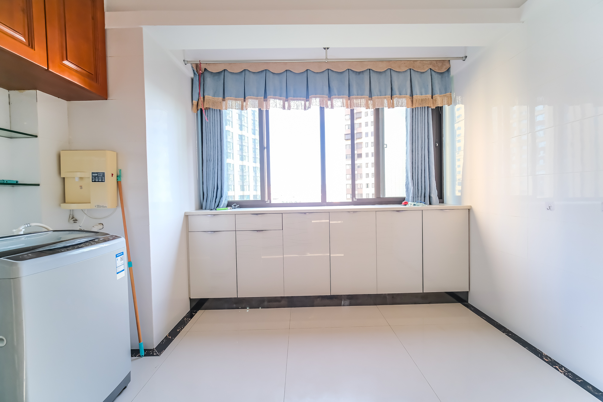 保利香槟国际  3室2厅1卫    71.8万 保利香槟国际  3室2厅1卫    71.8万阳台