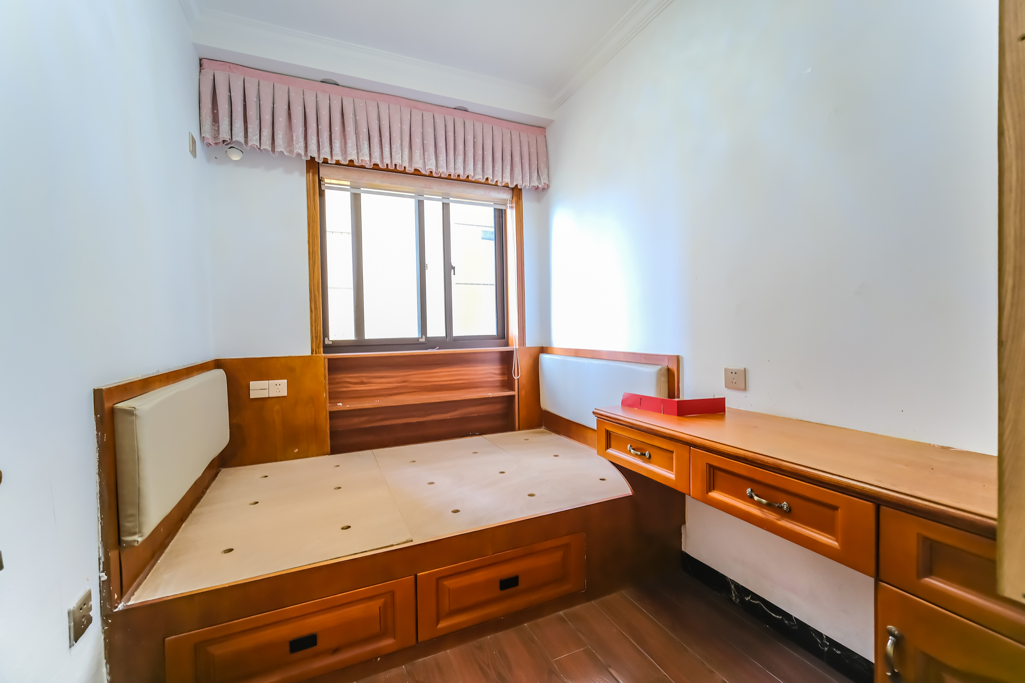 保利香槟国际  3室2厅1卫    71.8万 保利香槟国际  3室2厅1卫    71.8万卧室