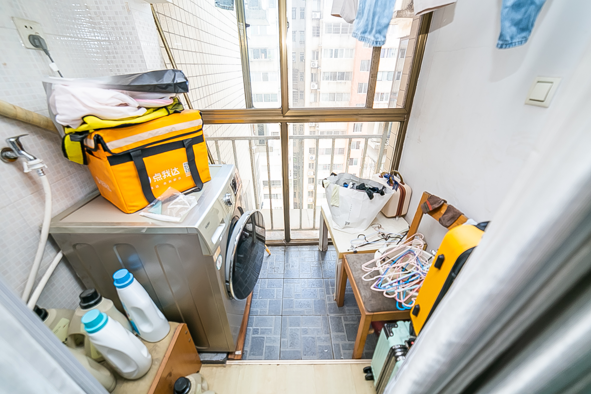 都市春天  1室2厅2卫   140.00万阳台