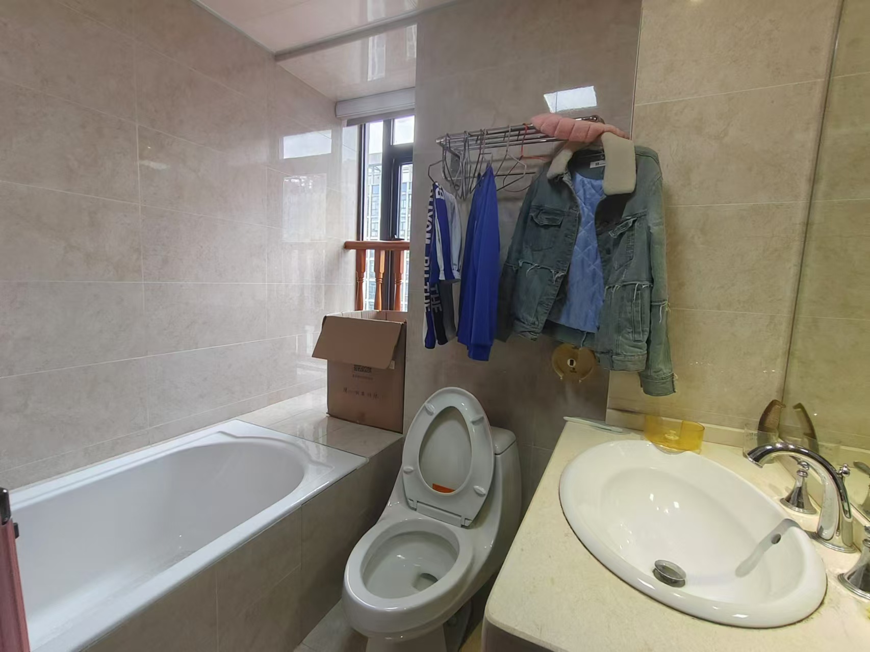 流金岁月-华晨国际 5室2厅2卫 120.0万 流金岁月-华晨国际 5室2厅2卫 120.0万室内图