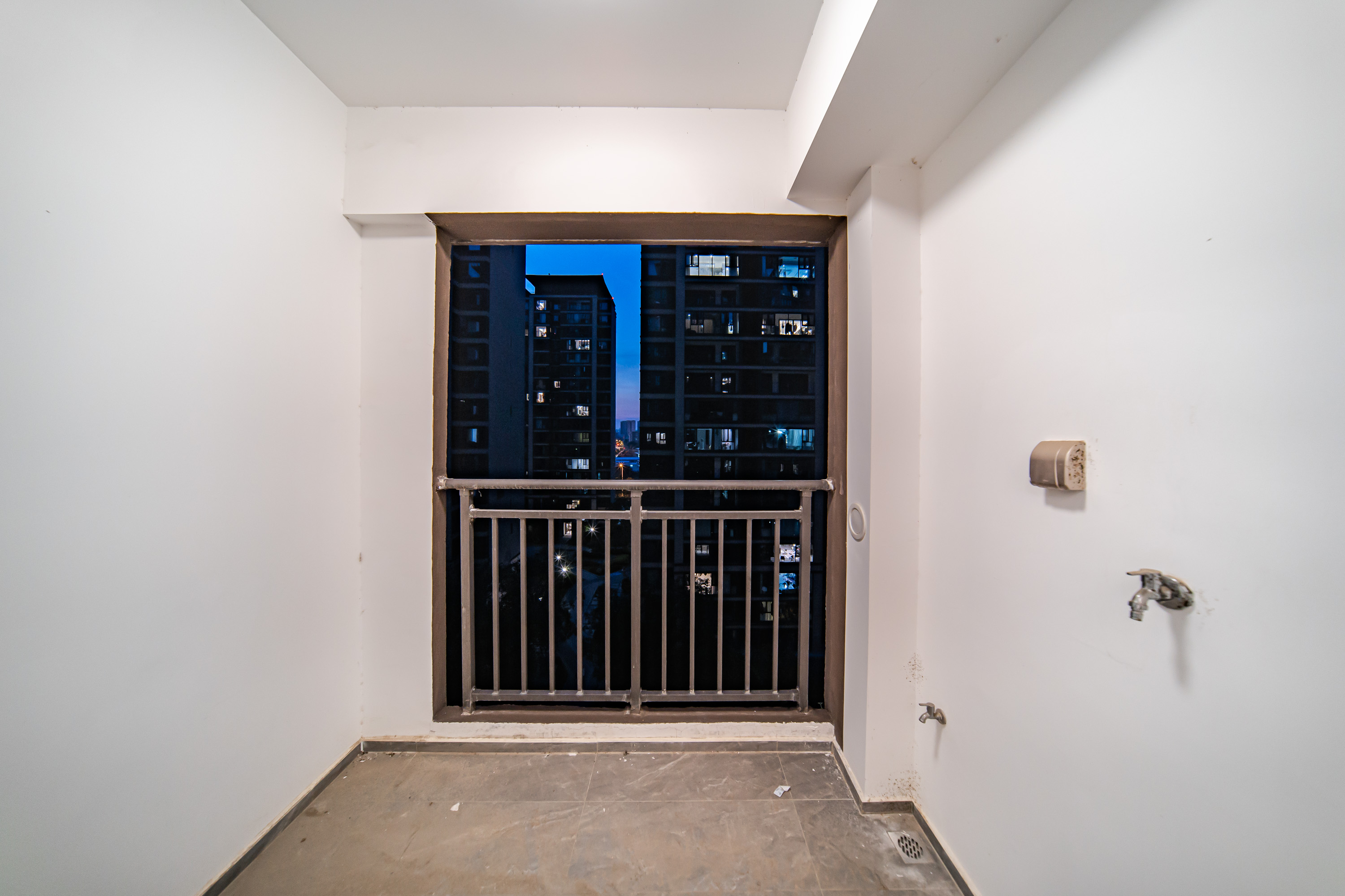 建发电建江山悦  4室2厅1卫   210.00万阳台