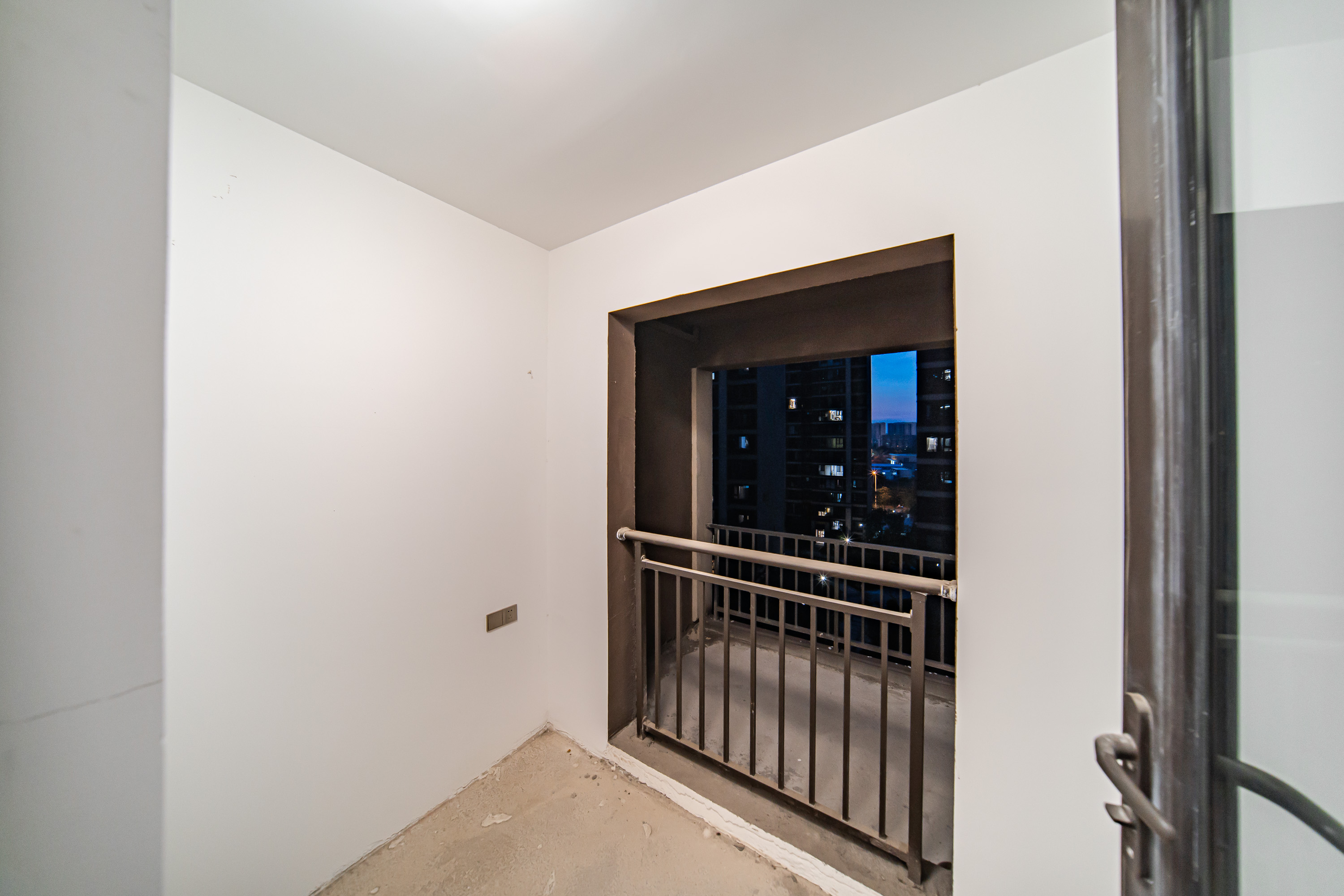 建发电建江山悦  4室2厅1卫   210.00万阳台