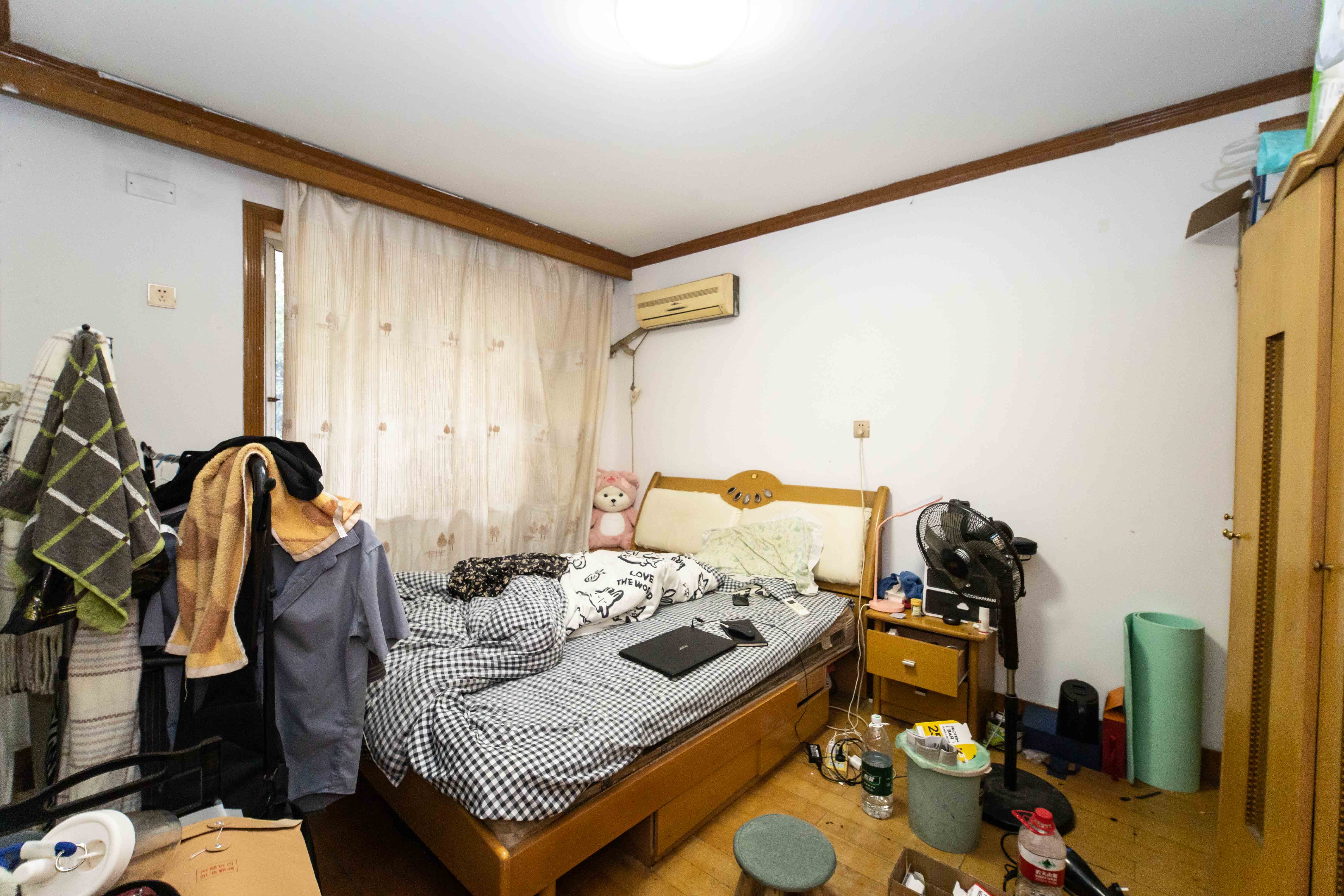 德政园  3室2厅1卫   65.00万卧室