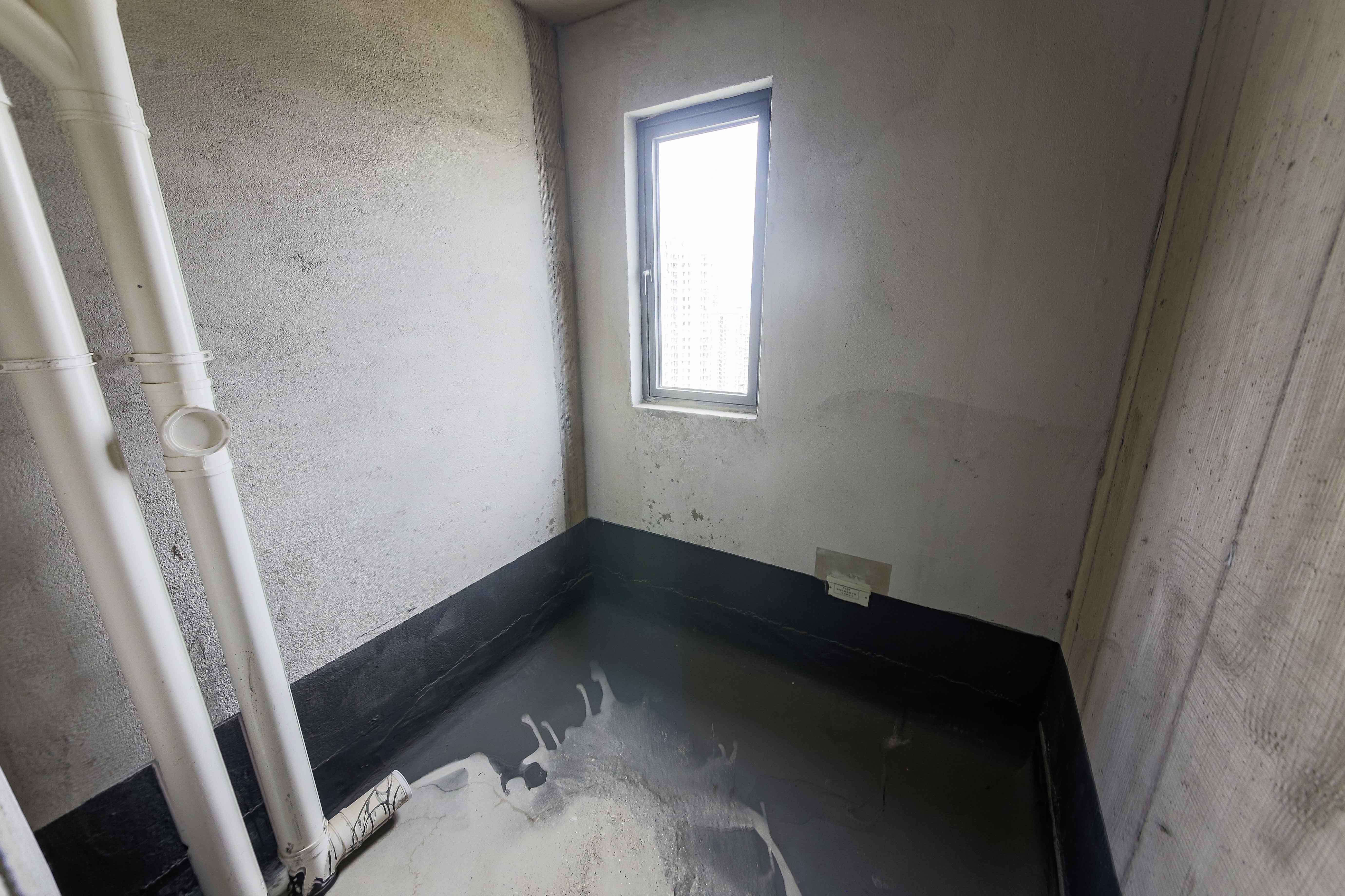 中建钰和城  4室2厅2卫   185.00万卫生间