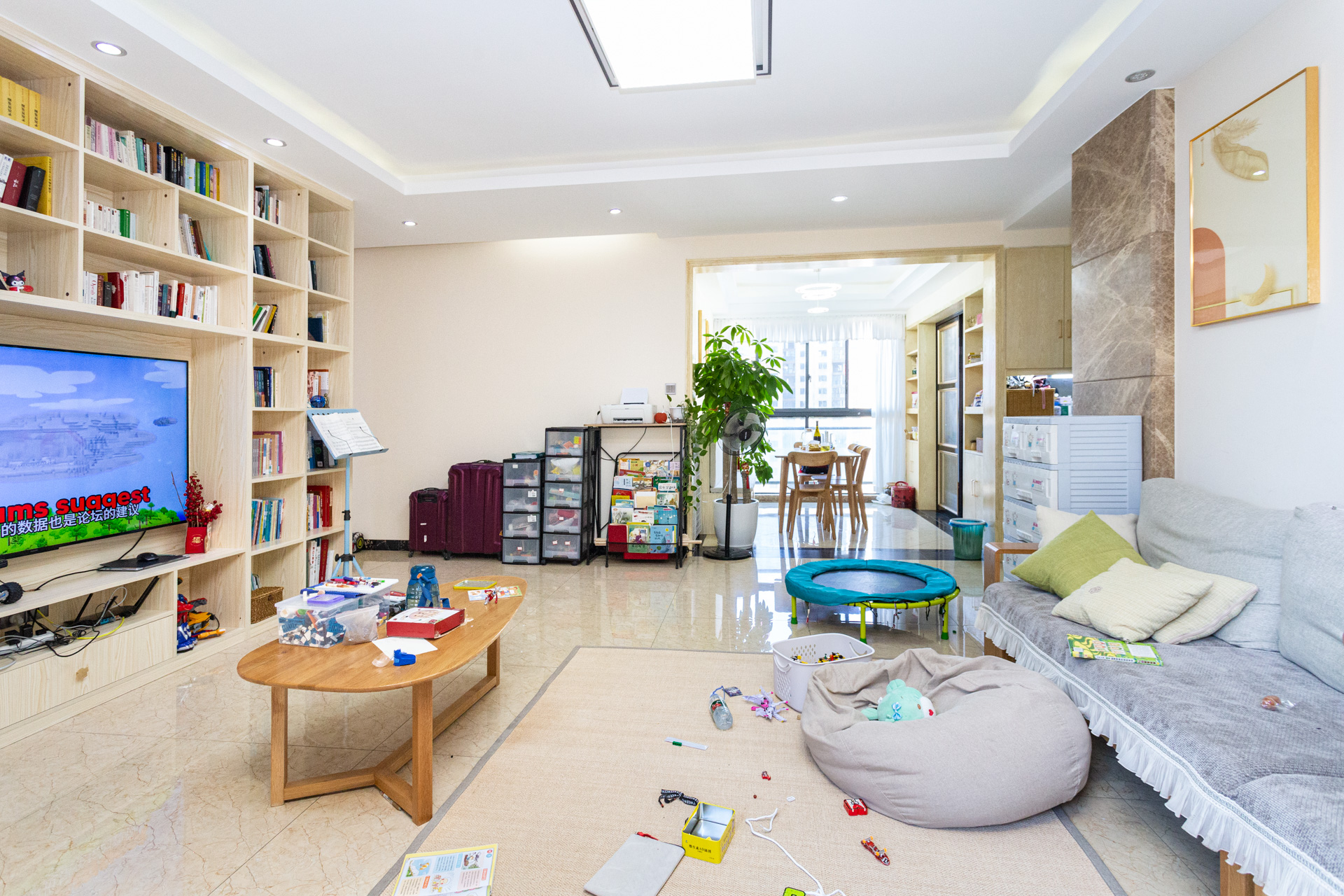 珠江东方明珠(新地东方明珠)三期 4室2厅2卫 105.0万 珠江东方明珠(新地东方明珠)三期 4室2厅2卫 105.0万客厅