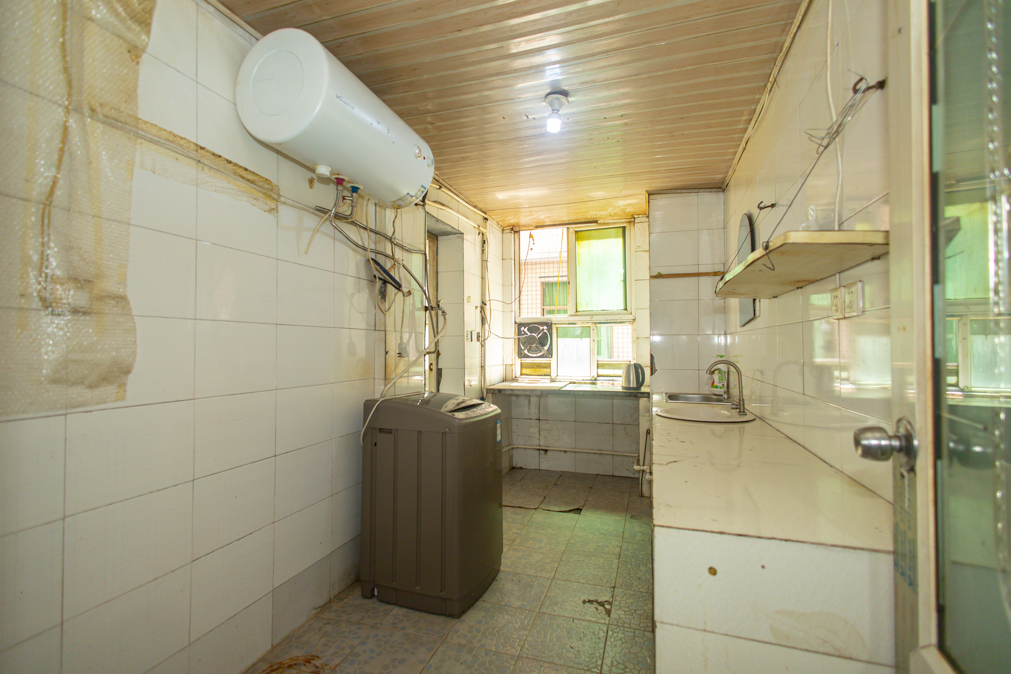 大塘安置区(星沙)  6室6厅6卫    292.0万 大塘安置区(星沙)  6室6厅6卫    292.0万厨房