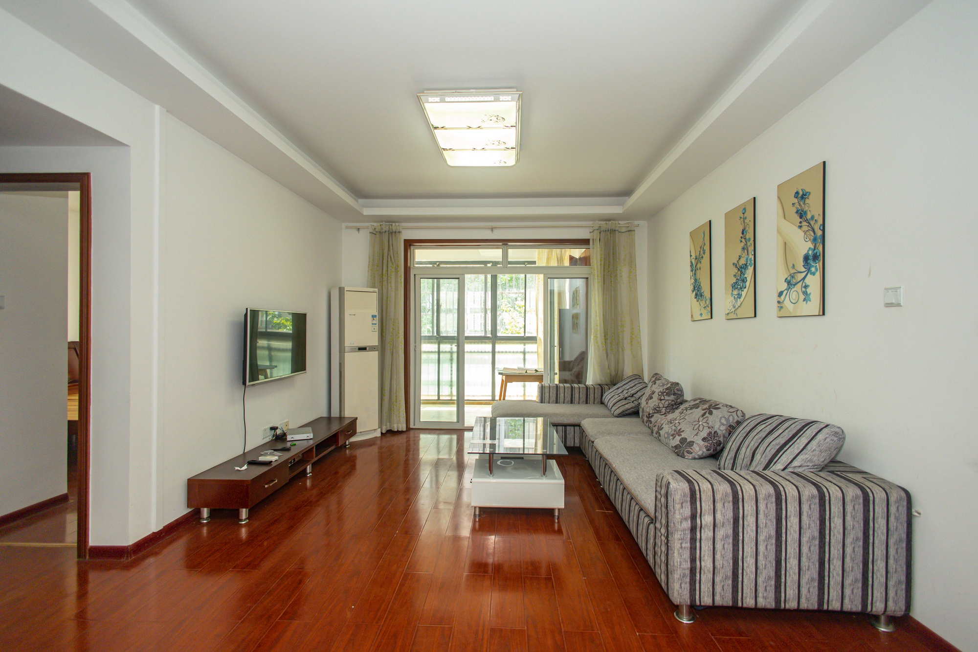 尚都花园城 2室2厅1卫 42.8万 尚都花园城 2室2厅1卫 42.8万客厅