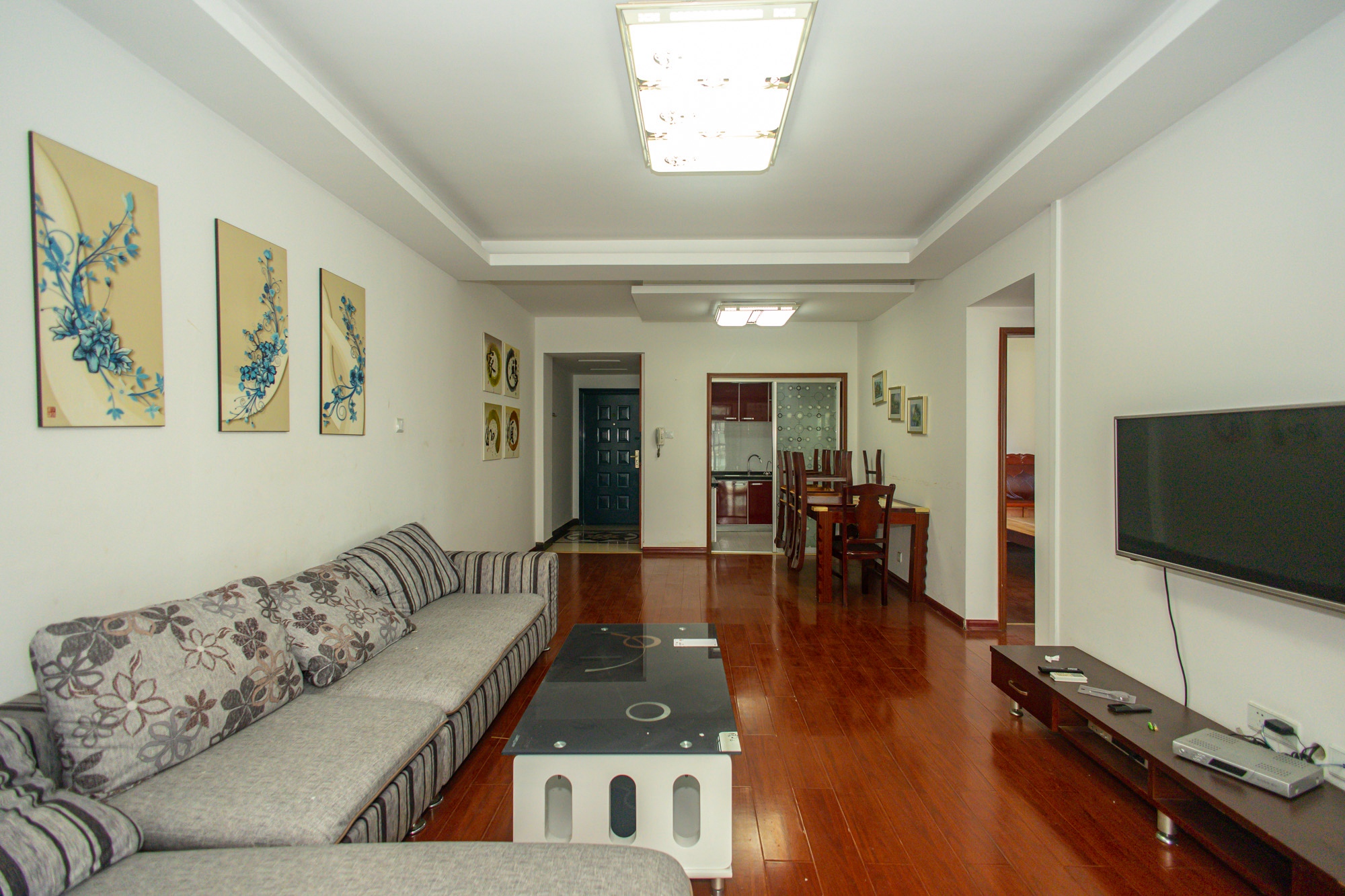 尚都花园城 2室2厅1卫 42.8万 尚都花园城 2室2厅1卫 42.8万客厅