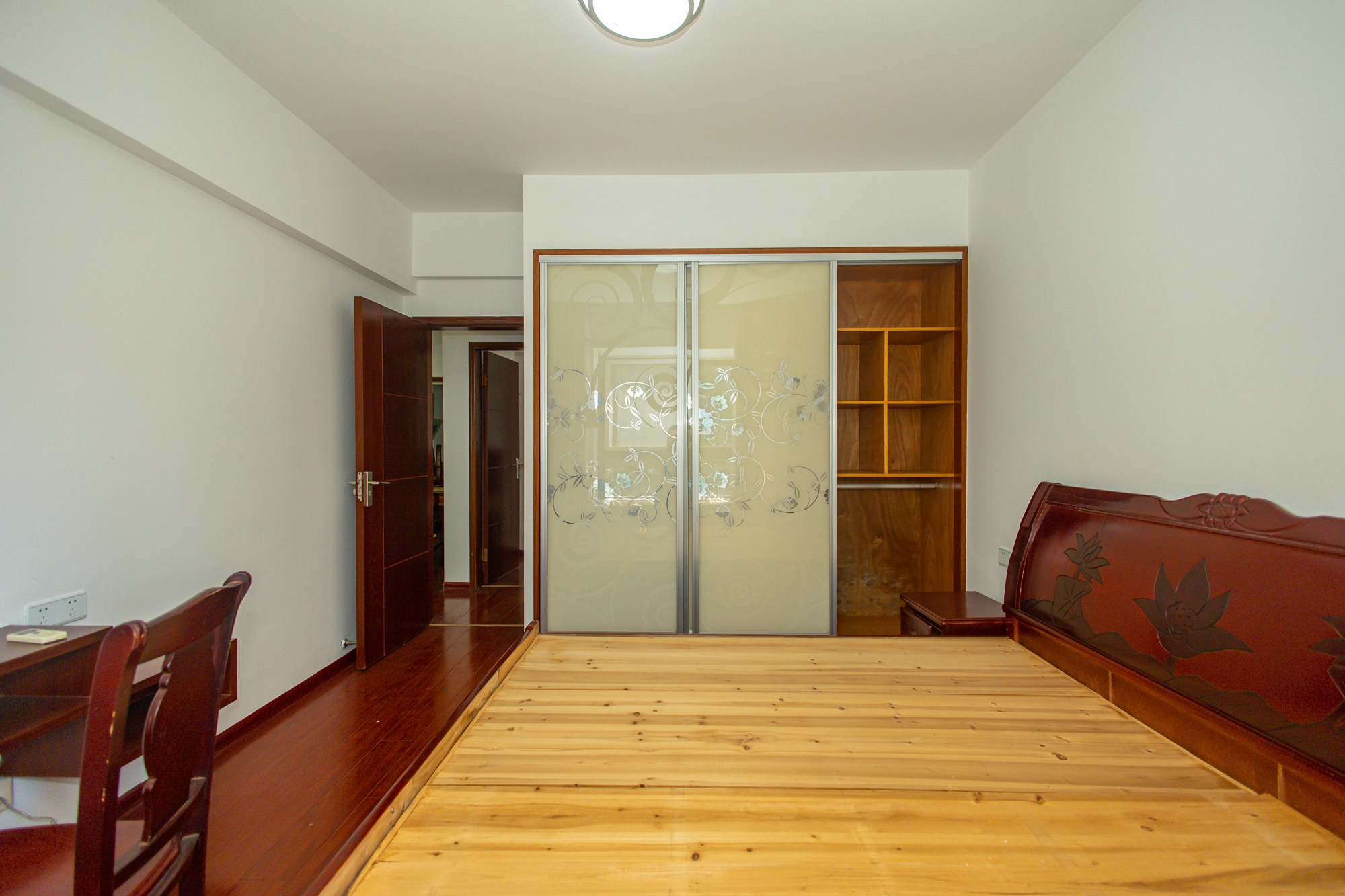 尚都花园城 2室2厅1卫 42.8万 尚都花园城 2室2厅1卫 42.8万卧室