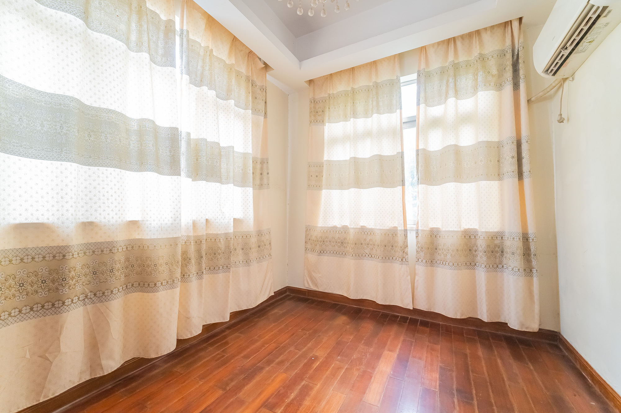 碧桂园威尼斯城  4室3厅4卫    548.0万 碧桂园威尼斯城  4室3厅4卫    548.0万卧室